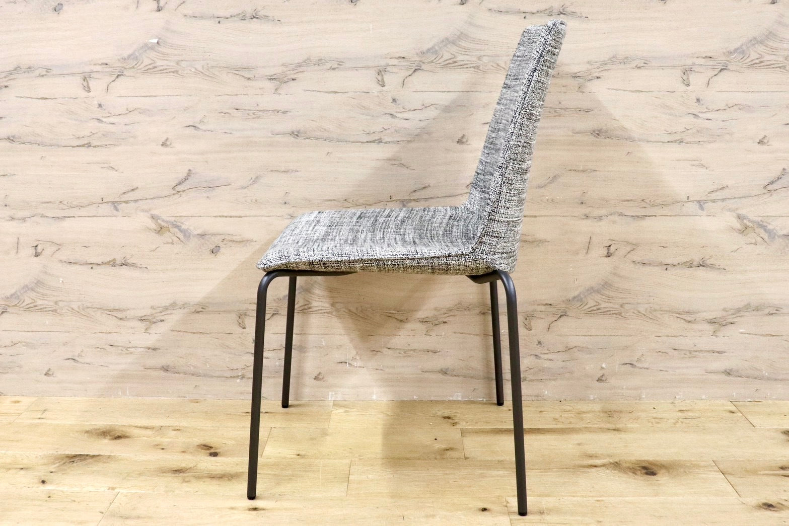 GMHH398D○HUKLA / フクラ LINTE ファブリック モダン ダイニングチェア 椅子 チェア アームレスチェア 定価約6万 モデルルーム展示品