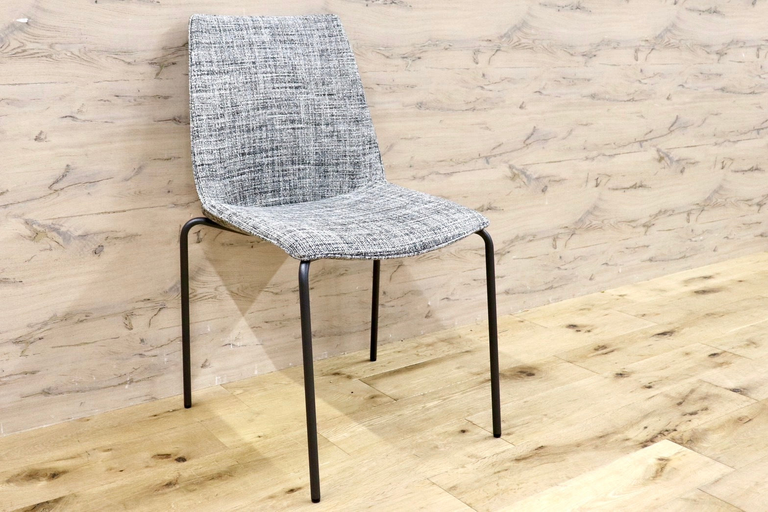 GMHH398D○HUKLA / フクラ LINTE ファブリック モダン ダイニングチェア 椅子 チェア アームレスチェア 定価約6万 モデルルーム展示品