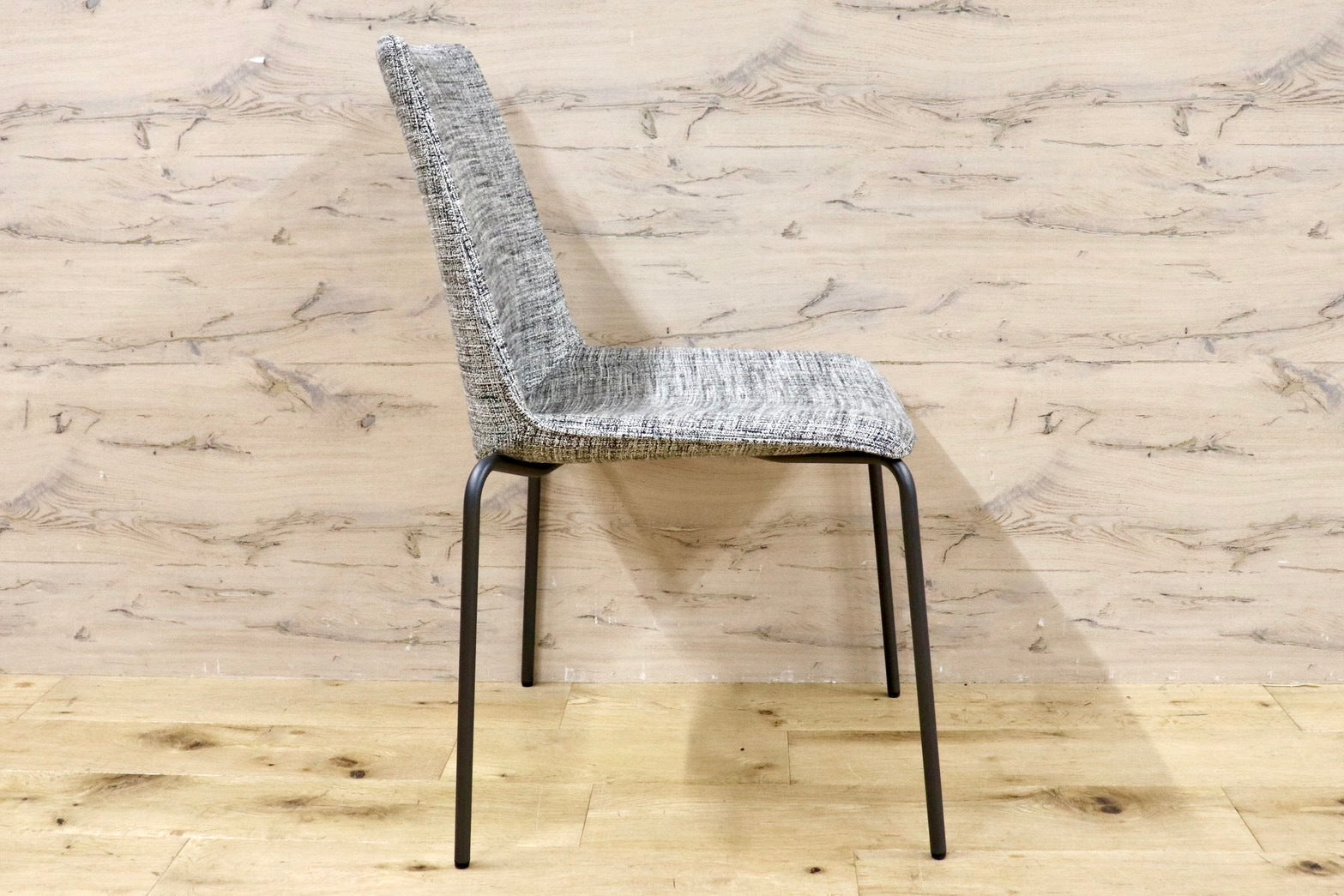 GMHH398D○HUKLA / フクラ LINTE ファブリック モダン ダイニングチェア 椅子 チェア アームレスチェア 定価約6万 モデルルーム展示品