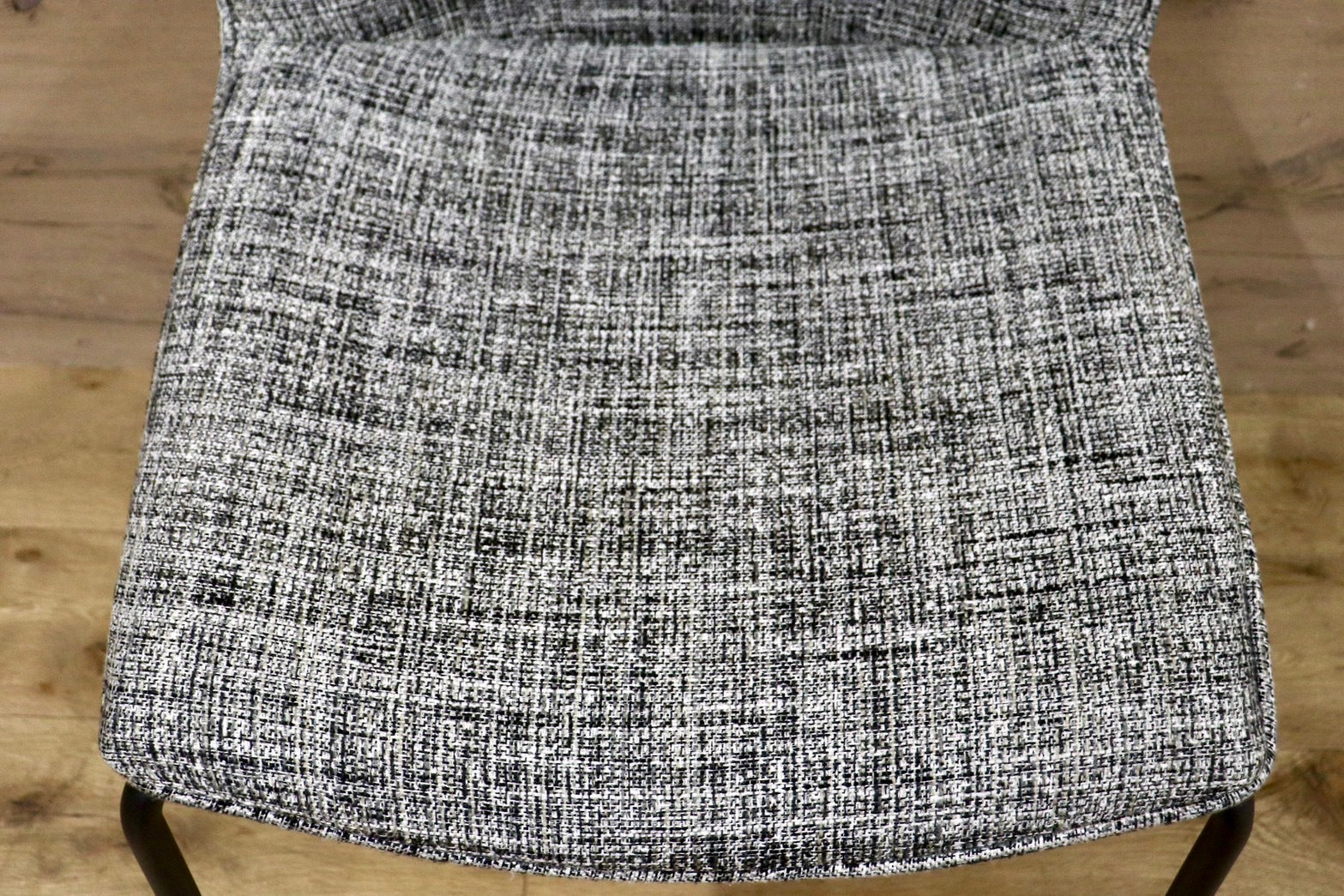 GMHH398D○HUKLA / フクラ LINTE ファブリック モダン ダイニングチェア 椅子 チェア アームレスチェア 定価約6万 モデルルーム展示品