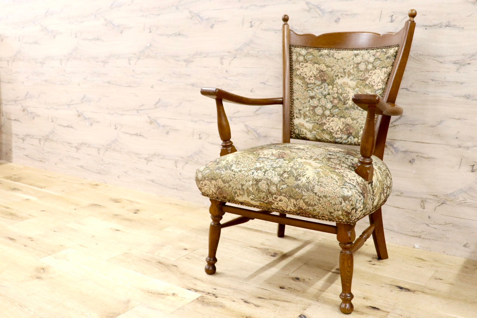 GMHK577B○karimoku / カリモク アームチェア ラウンジチェア 椅子 イス ファブリック 花柄 カントリー レトロ 国産家具 稀少