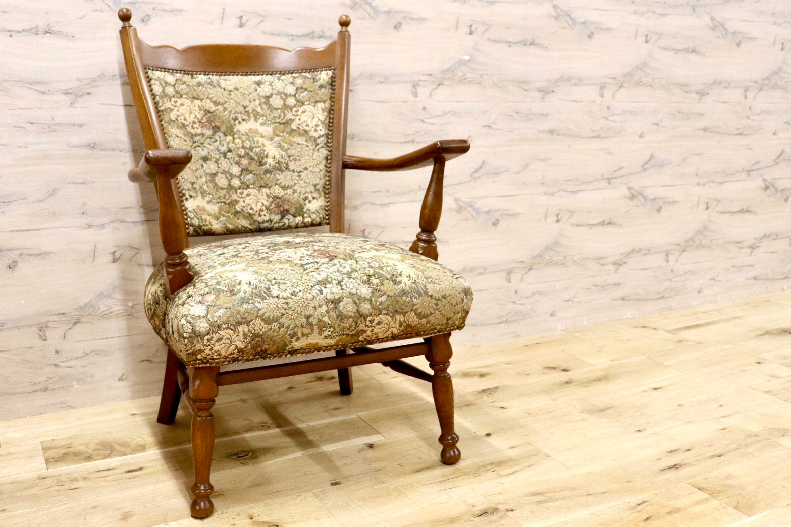 GMHK577B○karimoku / カリモク アームチェア ラウンジチェア 椅子 イス ファブリック 花柄 カントリー レトロ 国産家具 稀少