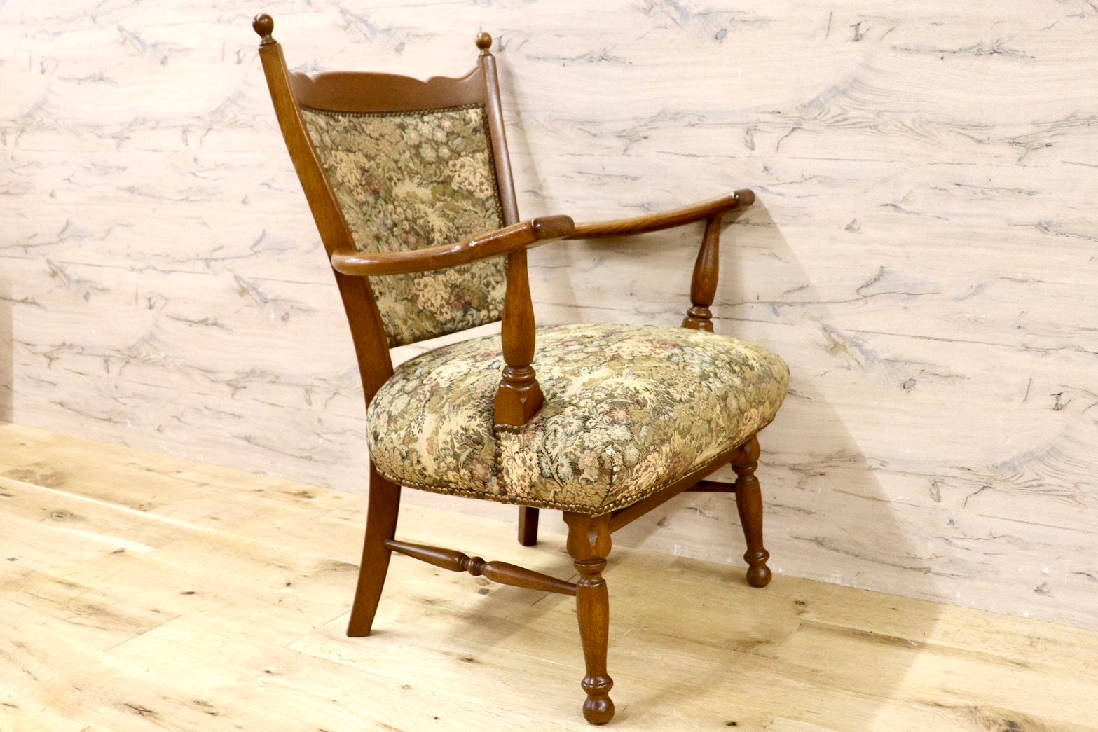 GMHK577B○karimoku / カリモク アームチェア ラウンジチェア 椅子 イス ファブリック 花柄 カントリー レトロ 国産家具 稀少