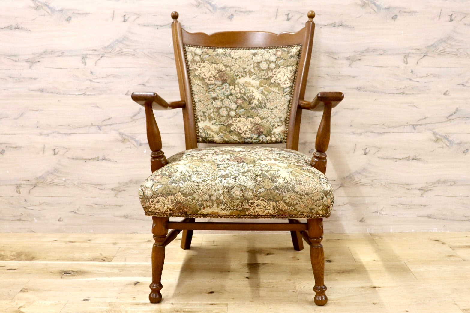 GMHK577B○karimoku / カリモク アームチェア ラウンジチェア 椅子 イス ファブリック 花柄 カントリー レトロ 国産家具 稀少