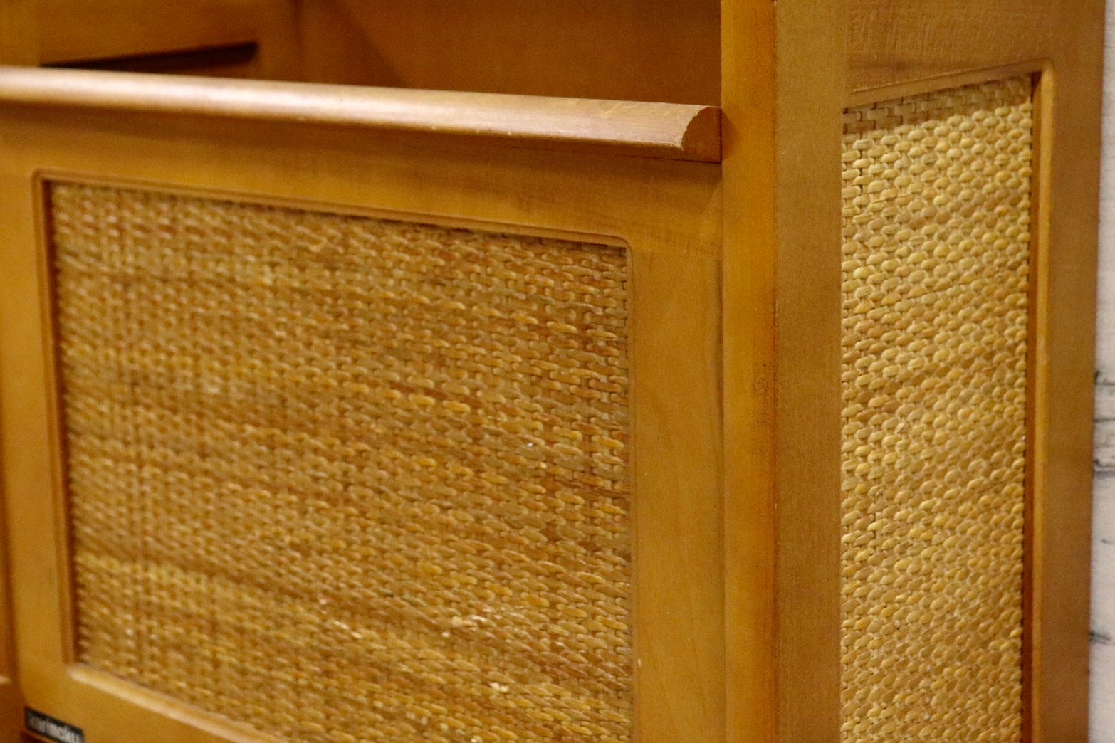 GMHK664○karimoku / カリモク コロニアル マガジンラック スリッパラック 雑誌入れ 収納 木製 ラタン レトロ ヴィンテージ