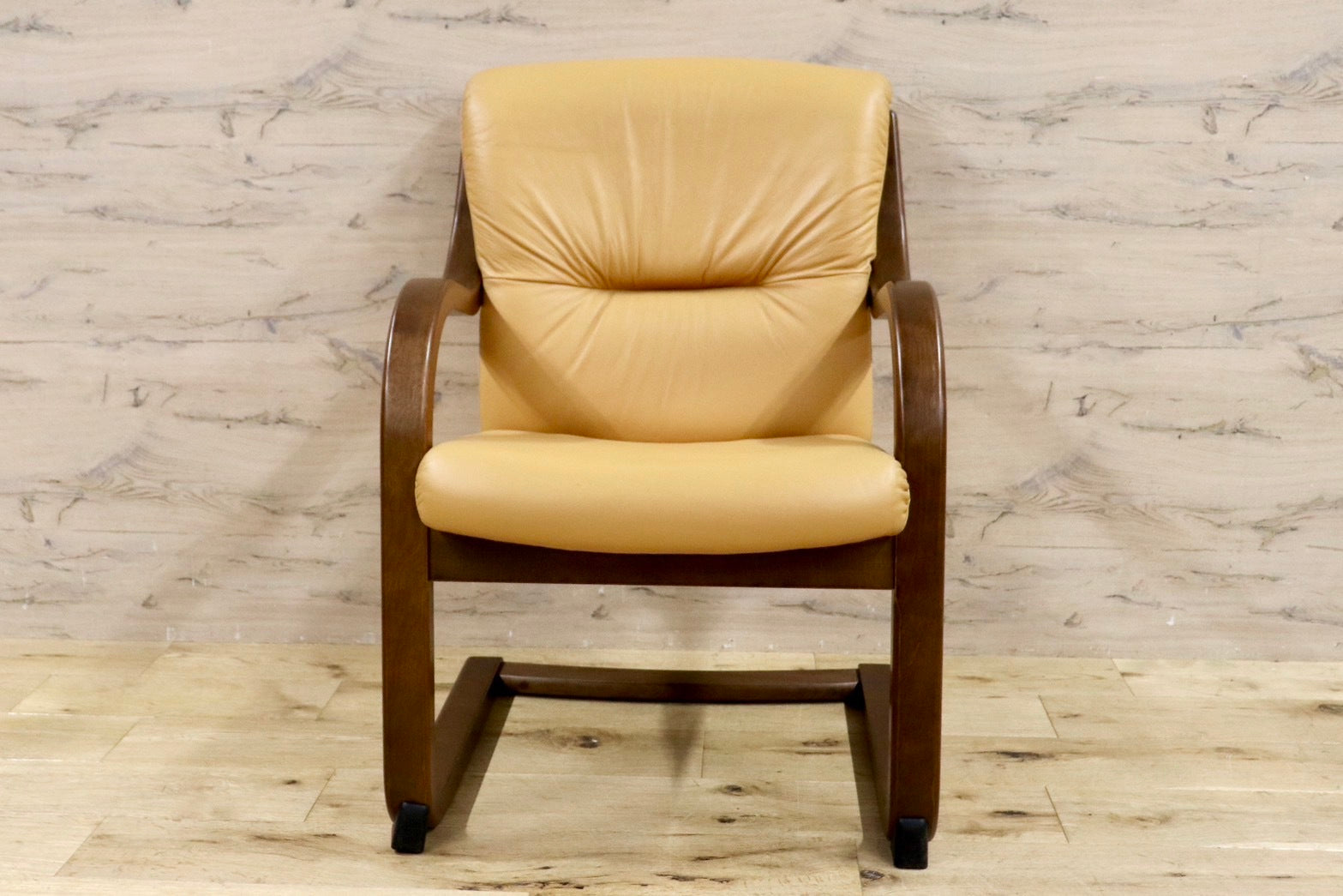 GMHK691○冨士ファニチア / FUJI FANITURE 1人掛けソファ シングルソファ ダイニングチェア アームチェア 椅子 曲木 本革 モダン 国産家具