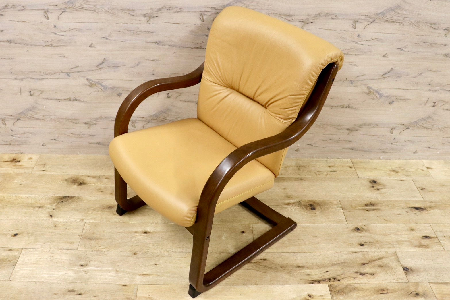 GMHK691○冨士ファニチア / FUJI FANITURE 1人掛けソファ シングルソファ ダイニングチェア アームチェア 椅子 曲木 本革 モダン 国産家具