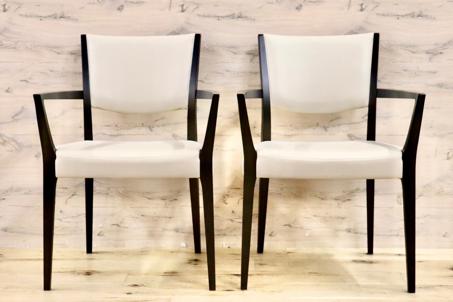 GMHK743B○karimoku / カリモク ダイニングチェア アームチェア 食卓椅子 2脚セット 合皮 アイボリー モダン 国産家具