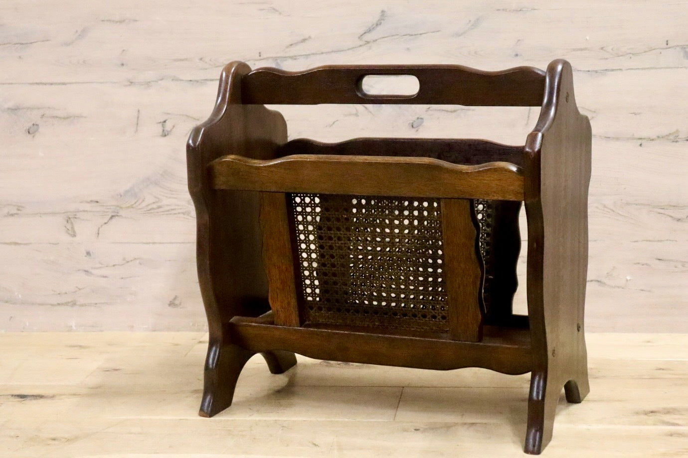 GMHK789○karimoku / カリモク コロニアル マガジンラック スリッパラック 雑誌入れ 収納 木製 ラタン アンティーク