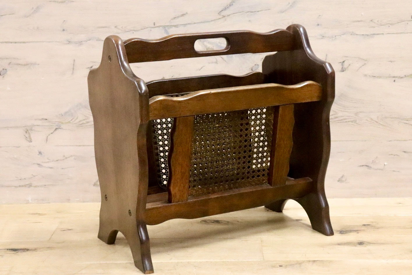 GMHK789○karimoku / カリモク コロニアル マガジンラック スリッパラック 雑誌入れ 収納 木製 ラタン アンティーク