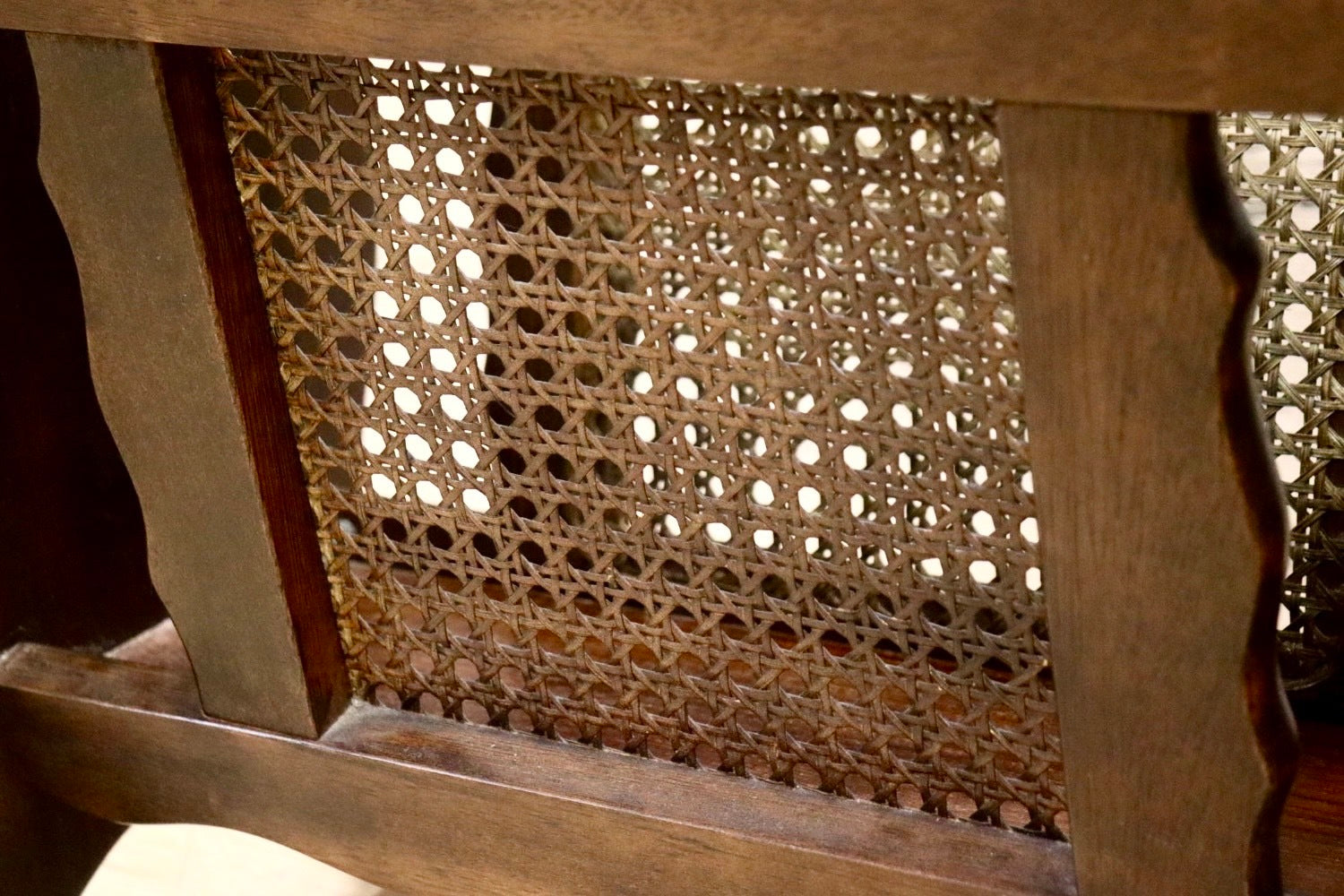 GMHK789○karimoku / カリモク コロニアル マガジンラック スリッパラック 雑誌入れ 収納 木製 ラタン アンティーク