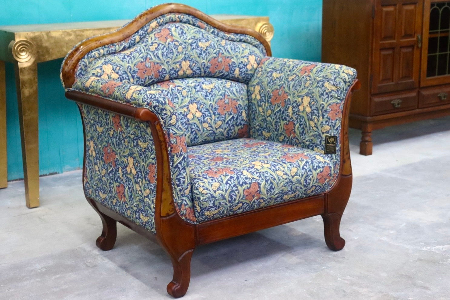 GMHS477B○TECHNA / テクナ 1人掛けソファ シングルソファ ファブリック 店舗 オフィス 什器 クラシック モダン VICTORIA&ALBERT MUSEUM