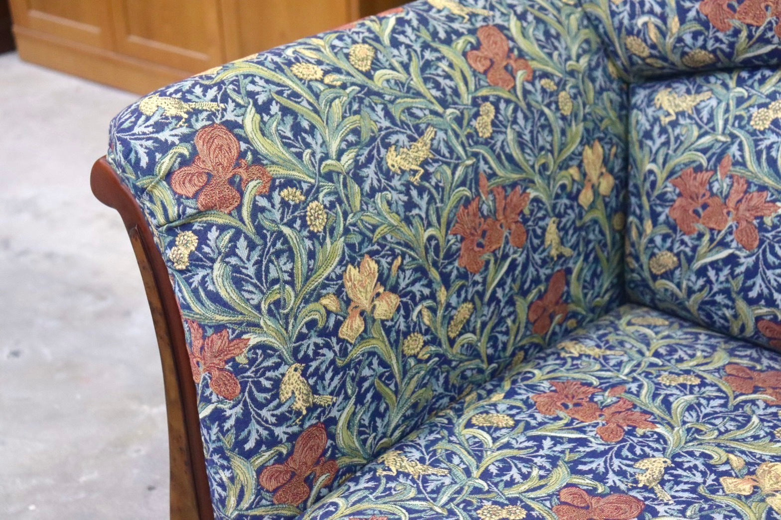 GMHS477B○TECHNA / テクナ 1人掛けソファ シングルソファ ファブリック 店舗 オフィス 什器 クラシック モダン VICTORIA&ALBERT MUSEUM