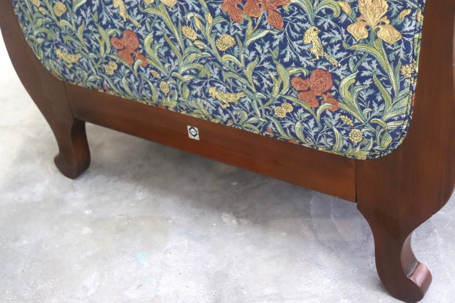 GMHS477B○TECHNA / テクナ 1人掛けソファ シングルソファ ファブリック 店舗 オフィス 什器 クラシック モダン VICTORIA&ALBERT MUSEUM