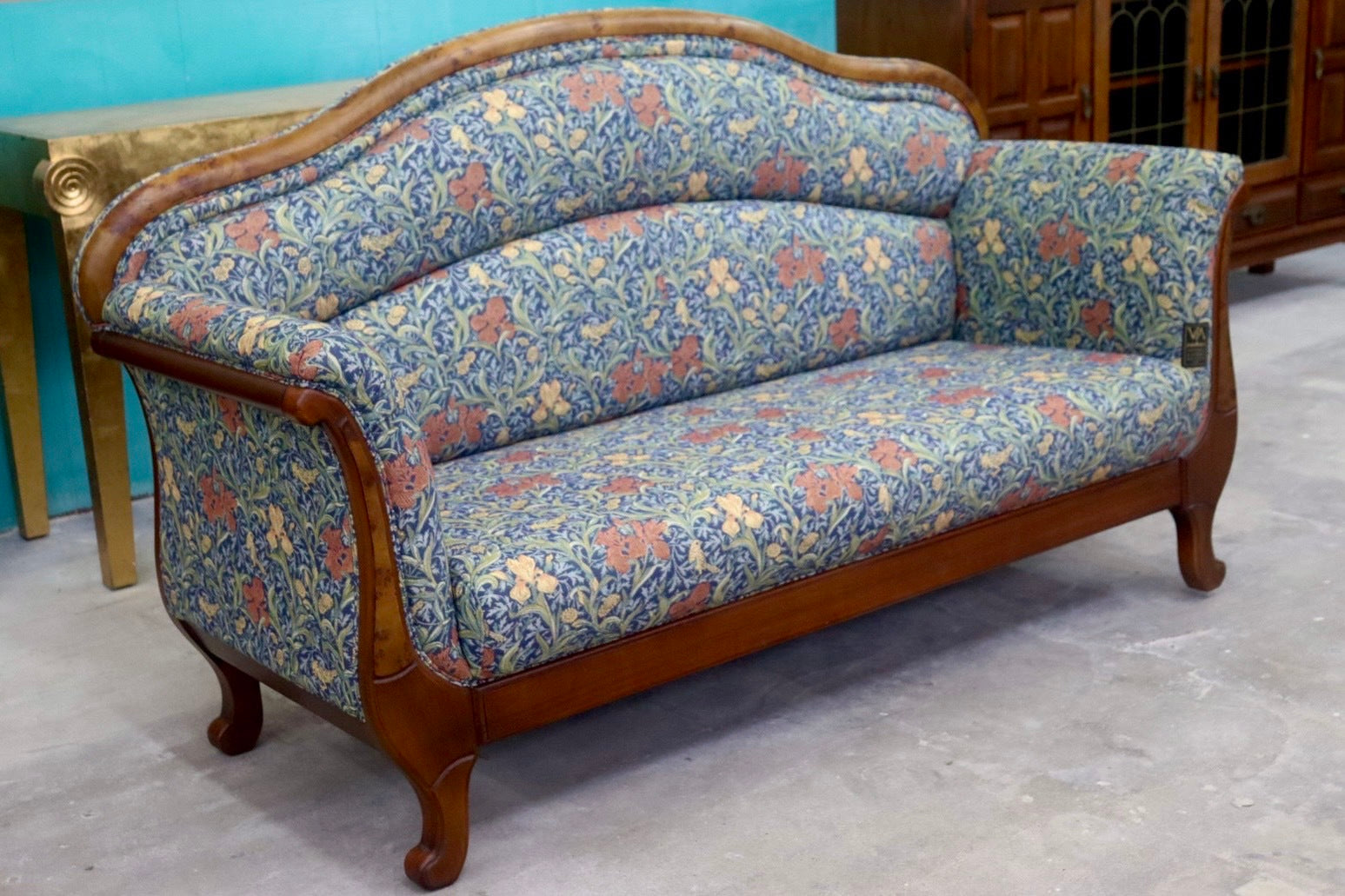 GMHS477C○TECHNA / テクナ 2人掛けソファ ラブソファ ファブリック 店舗 オフィス 什器 クラシック モダン VICTORIA&ALBERT MUSEUM