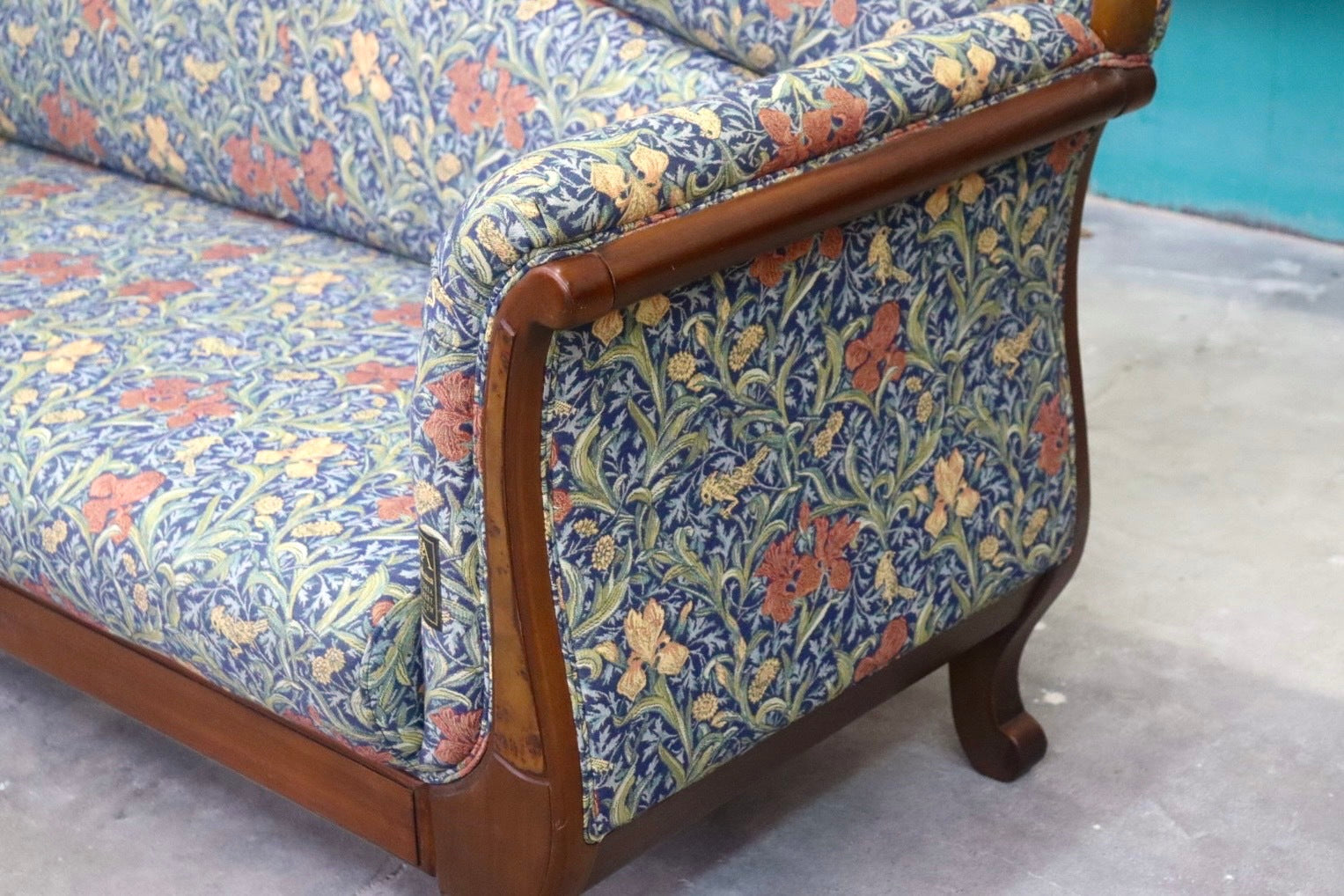 GMHS477C○TECHNA / テクナ 2人掛けソファ ラブソファ ファブリック 店舗 オフィス 什器 クラシック モダン VICTORIA&ALBERT MUSEUM