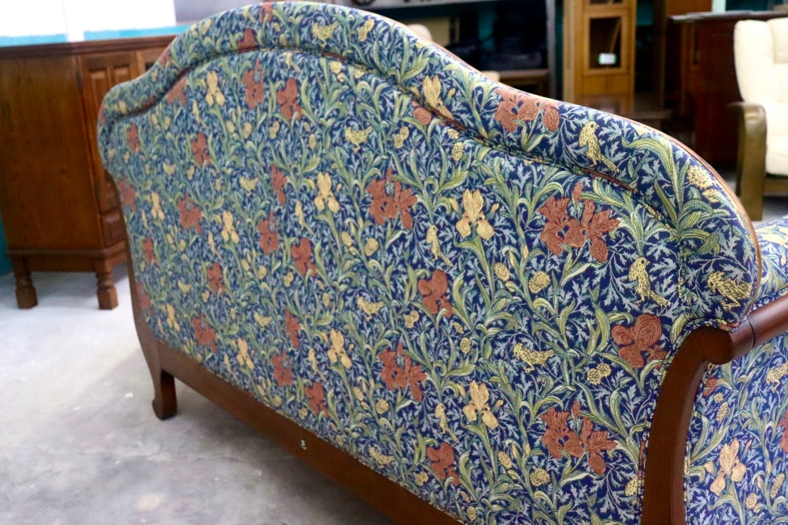 GMHS477C○TECHNA / テクナ 2人掛けソファ ラブソファ ファブリック 店舗 オフィス 什器 クラシック モダン VICTORIA&ALBERT MUSEUM