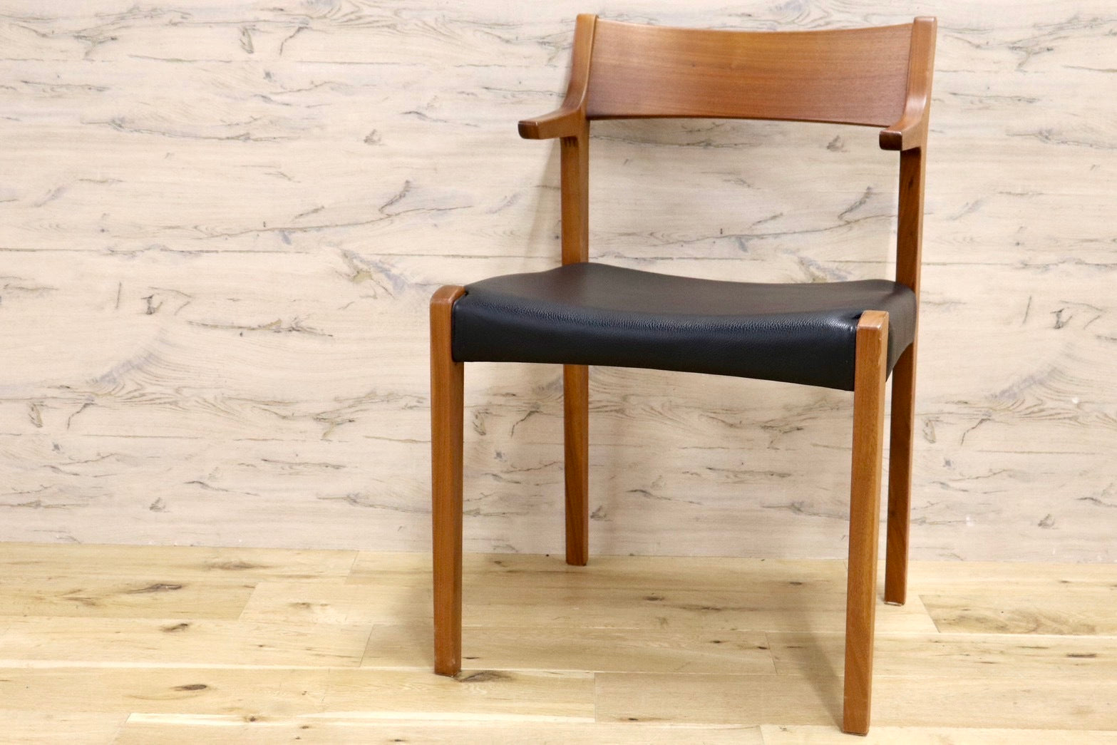 GMHS565C○NAGANO INTERIOR / ナガノインテリア アームチェア 食卓椅子 ダイニングチェア 本革 チェリー材 北欧スタイル モダン