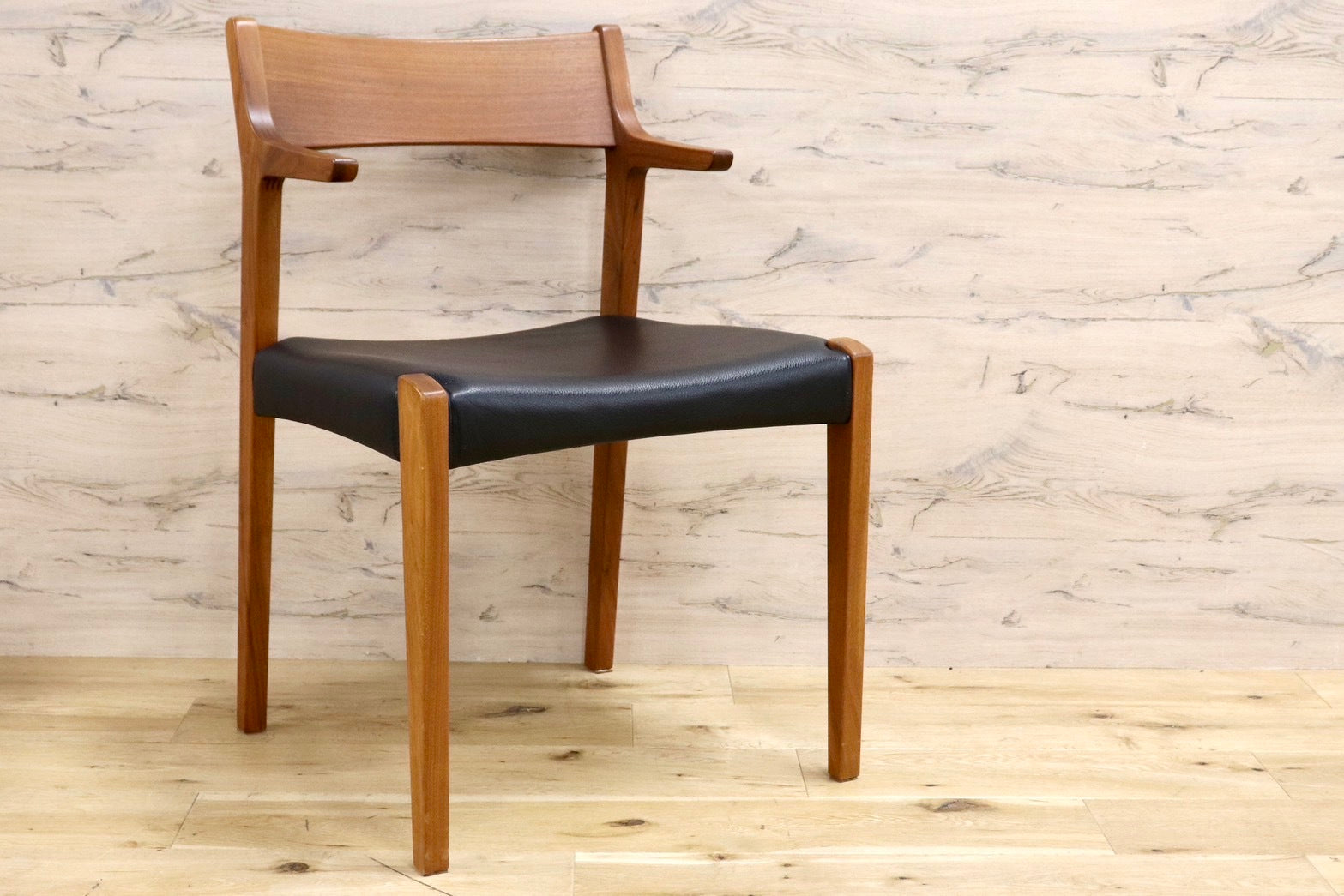 GMHS565C○NAGANO INTERIOR / ナガノインテリア アームチェア 食卓椅子 ダイニングチェア 本革 チェリー材 北欧スタイル モダン