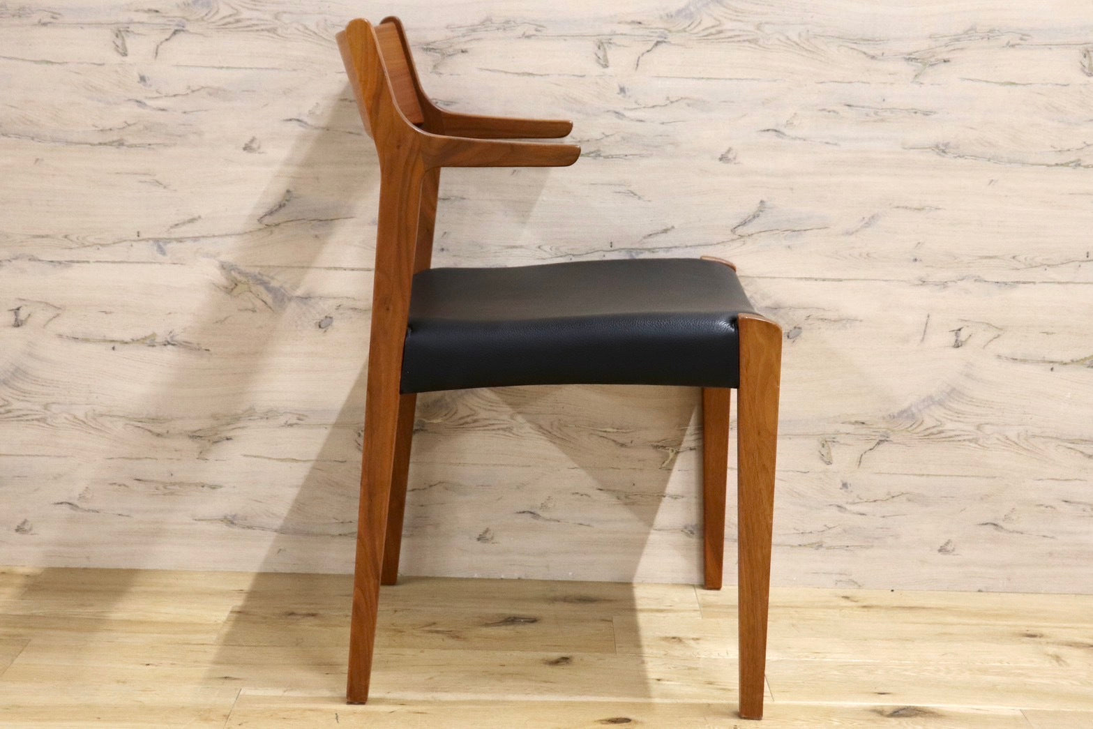 GMHS565C○NAGANO INTERIOR / ナガノインテリア アームチェア 食卓椅子 ダイニングチェア 本革 チェリー材 北欧スタイル モダン