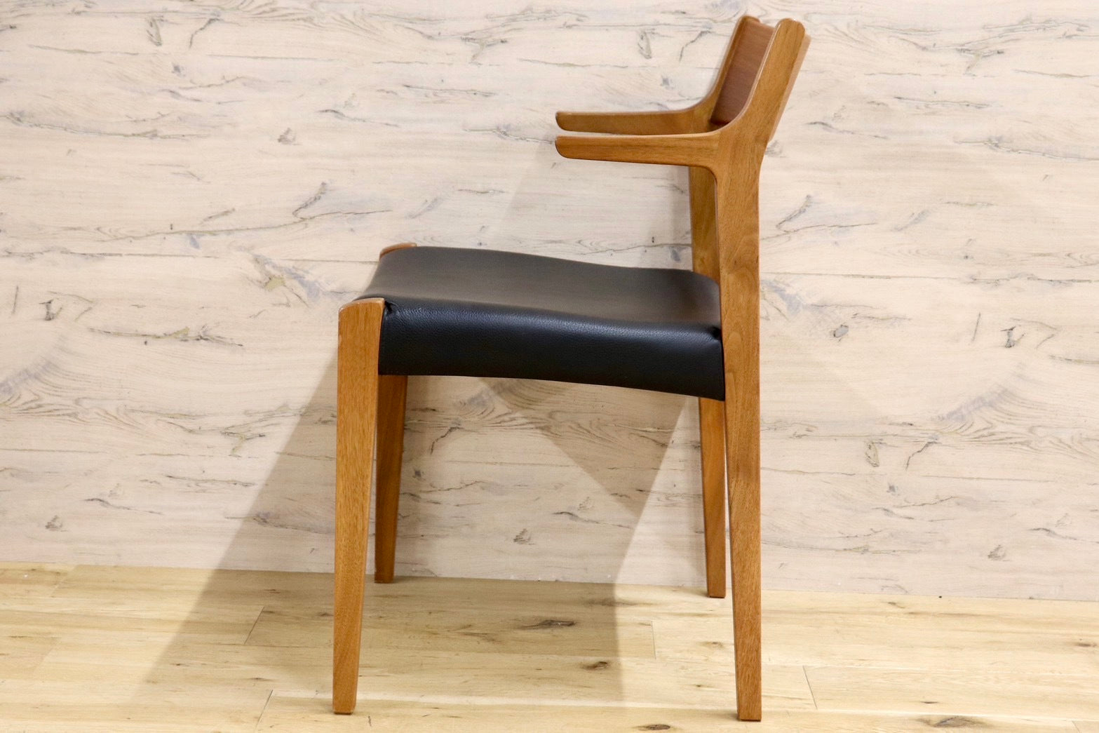 GMHS565C○NAGANO INTERIOR / ナガノインテリア アームチェア 食卓椅子 ダイニングチェア 本革 チェリー材 北欧スタイル モダン