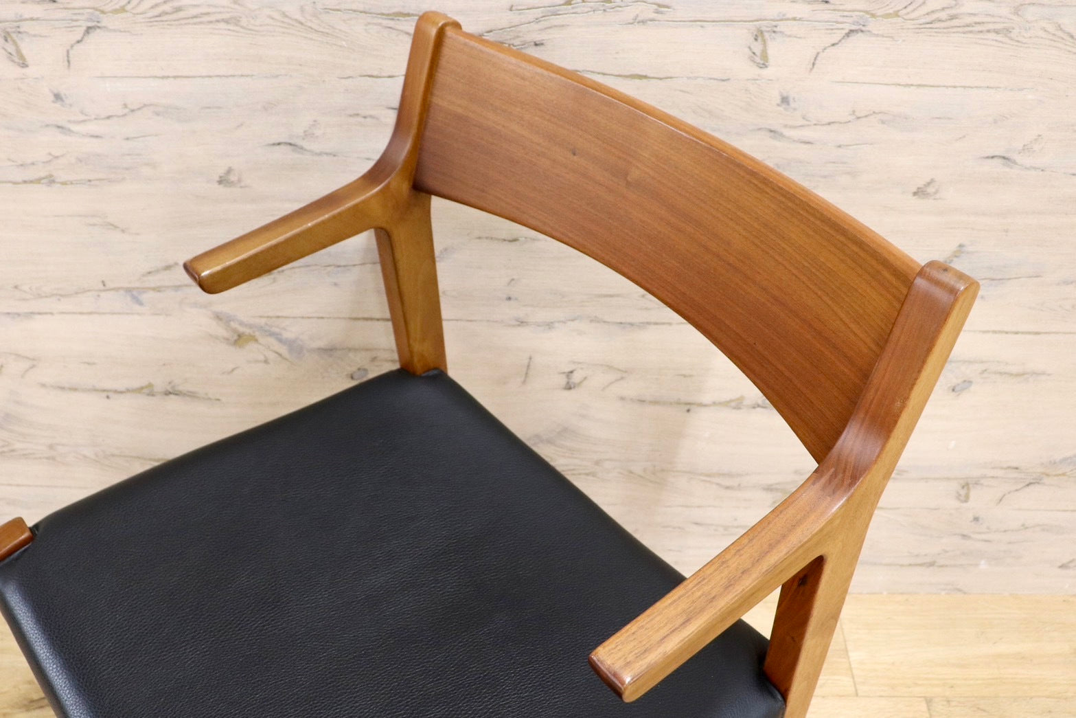 GMHS565C○NAGANO INTERIOR / ナガノインテリア アームチェア 食卓椅子 ダイニングチェア 本革 チェリー材 北欧スタイル モダン