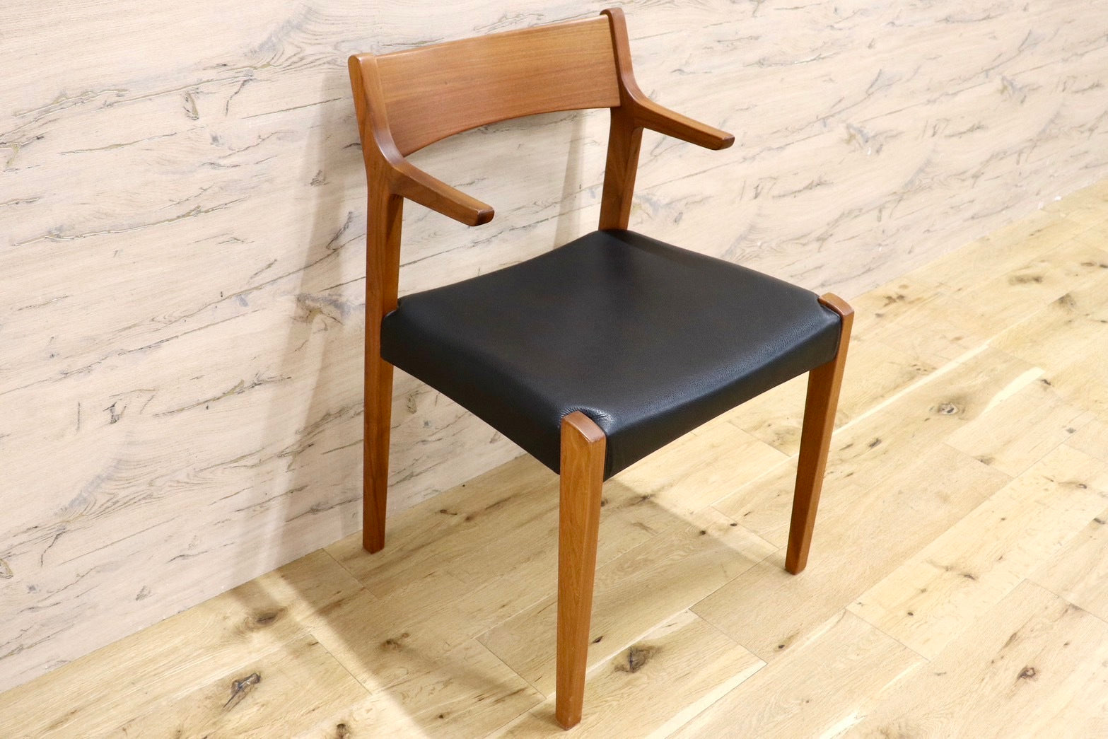 GMHS565C○NAGANO INTERIOR / ナガノインテリア アームチェア 食卓椅子 ダイニングチェア 本革 チェリー材 北欧スタイル モダン