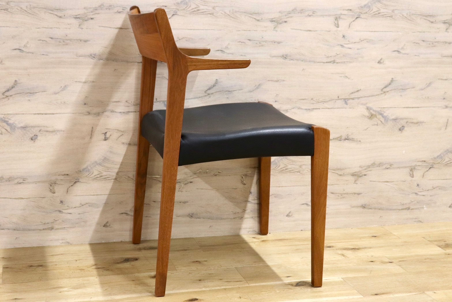 GMHS565D○NAGANO INTERIOR / ナガノインテリア セミアームチェア 食卓椅子 ダイニングチェア 本革 チェリー材 北欧スタイル モダン