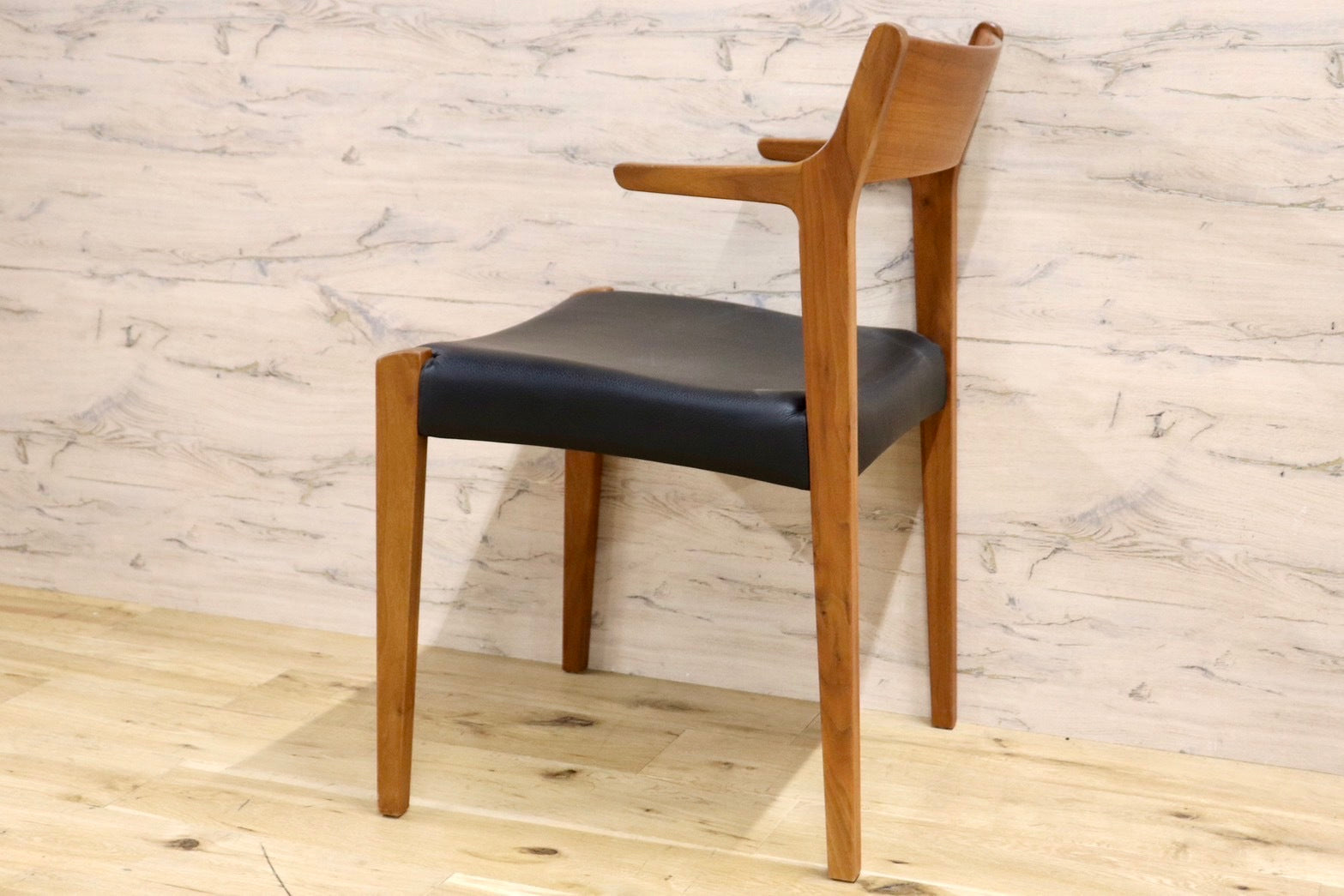 GMHS565D○NAGANO INTERIOR / ナガノインテリア セミアームチェア 食卓椅子 ダイニングチェア 本革 チェリー材 北欧スタイル モダン