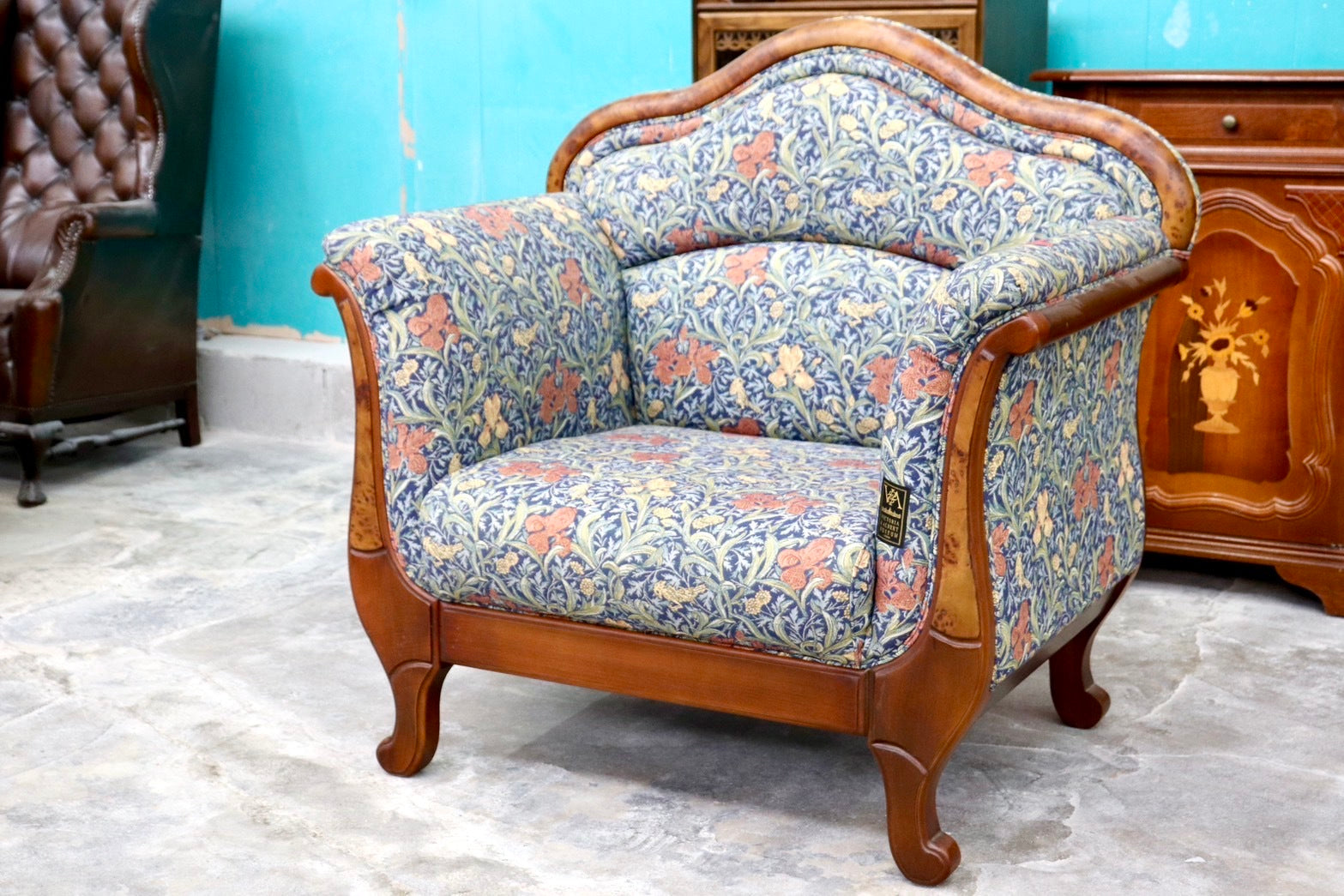 GMHS477D○TECHNA / テクナ 1人掛けソファ シングルソファ ファブリック 店舗 オフィス 什器 クラシック モダン VICTORIA&ALBERT MUSEUM