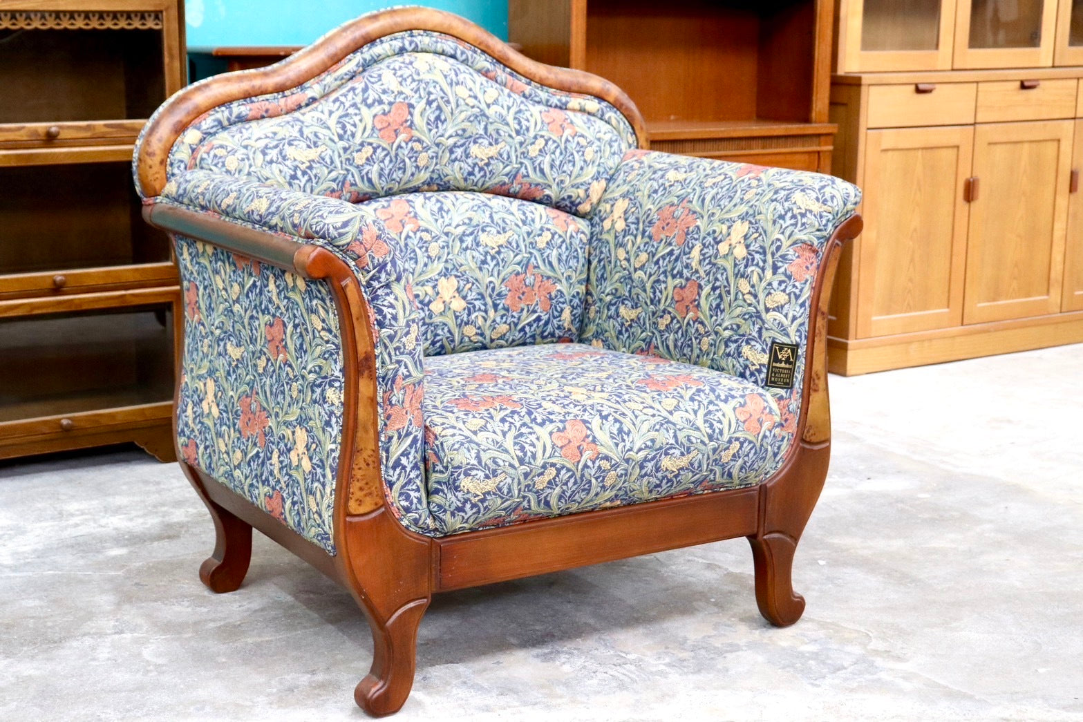 GMHS477D○TECHNA / テクナ 1人掛けソファ シングルソファ ファブリック 店舗 オフィス 什器 クラシック モダン VICTORIA&ALBERT MUSEUM