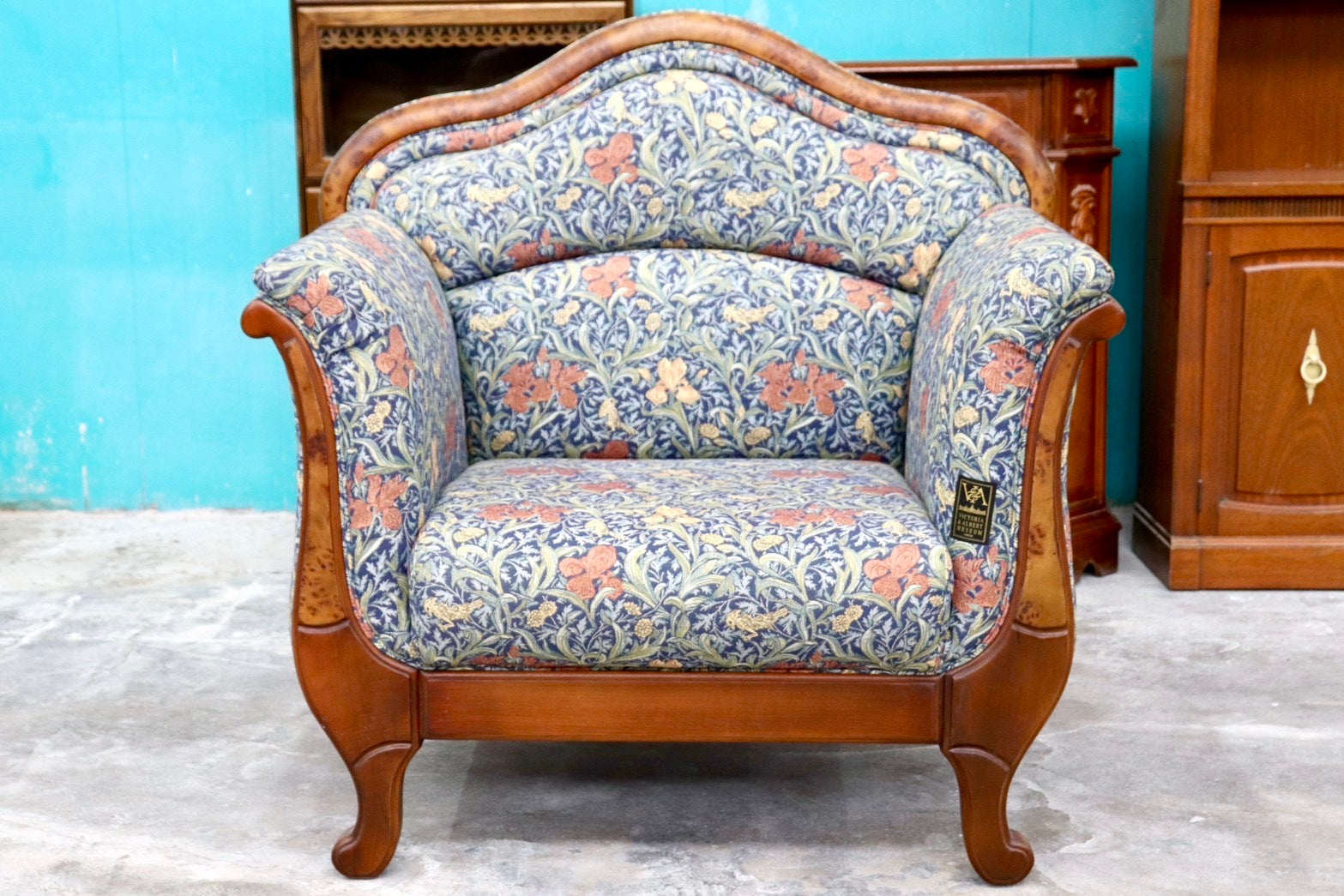 GMHS477D○TECHNA / テクナ 1人掛けソファ シングルソファ ファブリック 店舗 オフィス 什器 クラシック モダン VICTORIA&ALBERT MUSEUM