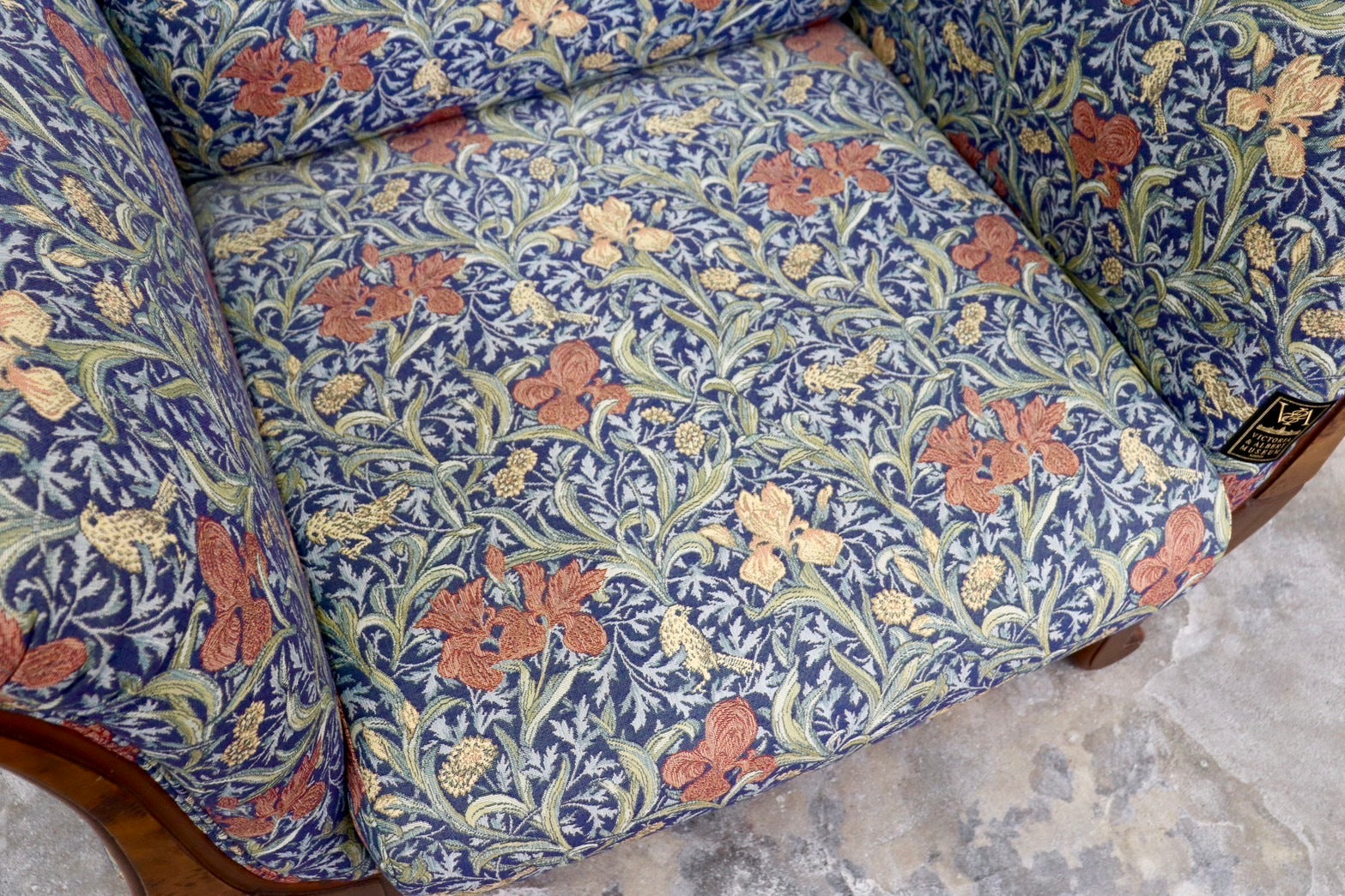 GMHS477D○TECHNA / テクナ 1人掛けソファ シングルソファ ファブリック 店舗 オフィス 什器 クラシック モダン VICTORIA&ALBERT MUSEUM