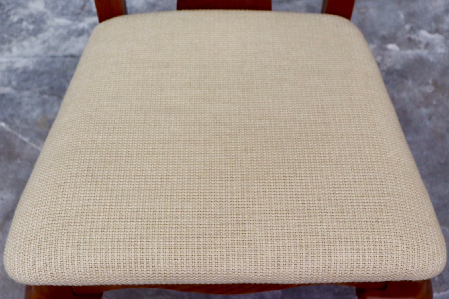 GMHK817D○IDC大塚家具 クイーンズ ダイニングチェア 食卓椅子 アームレスチェア アメリカ クラシック スタイル アンティーク調 約5万