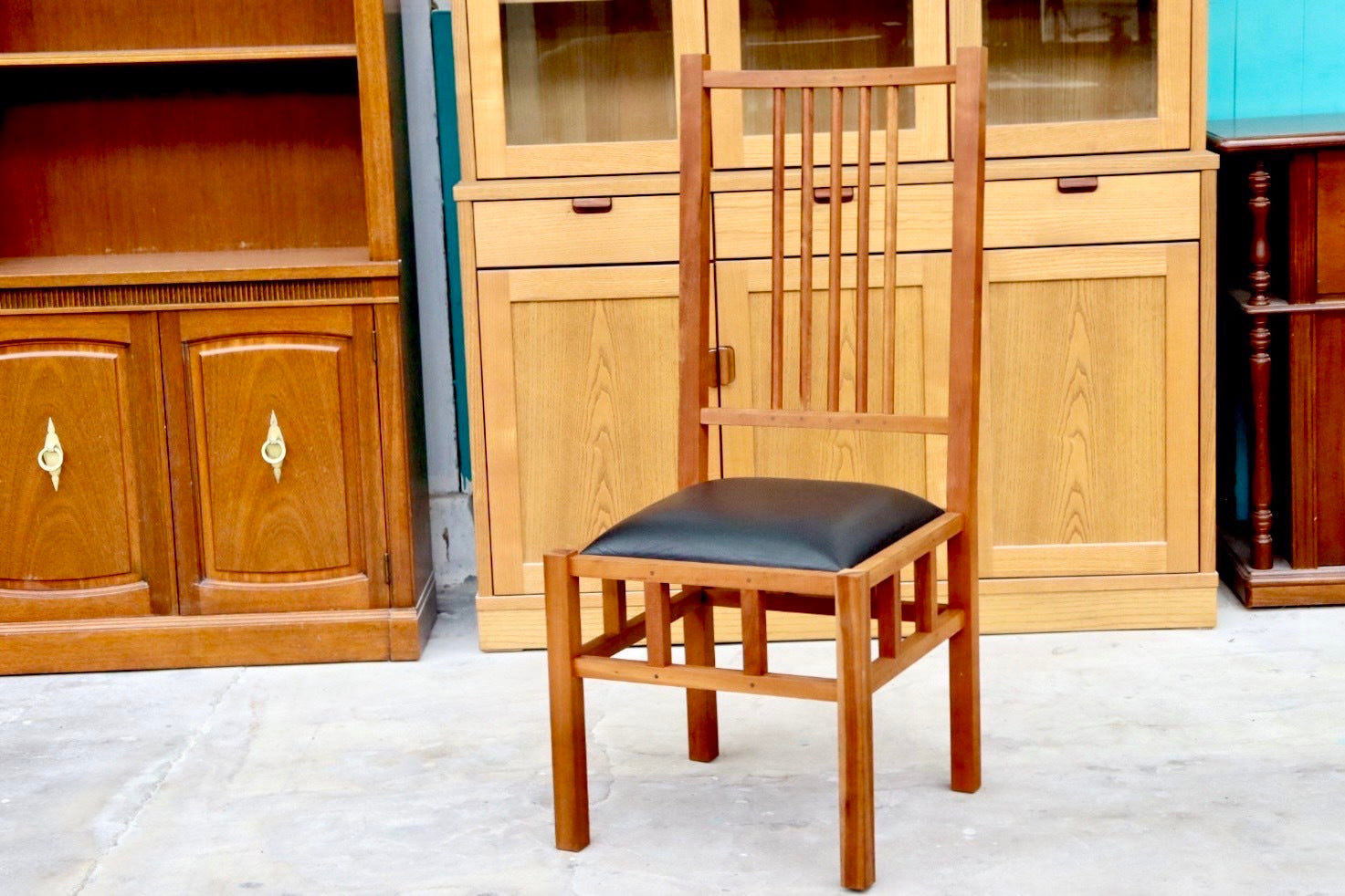 GMIK36B○JOHN KELLY / ジョン・ケリー J1スピンドルチェア ダイニングチェア 椅子 木製 ブラックチェリー材 本革 クラシック アンティーク