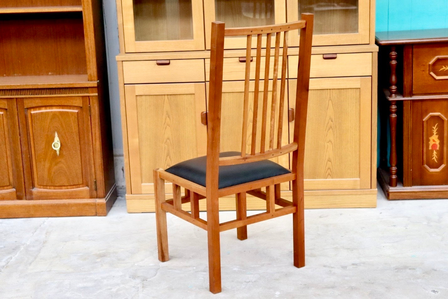 GMIK36B○JOHN KELLY / ジョン・ケリー J1スピンドルチェア ダイニングチェア 椅子 木製 ブラックチェリー材 本革 クラシック アンティーク