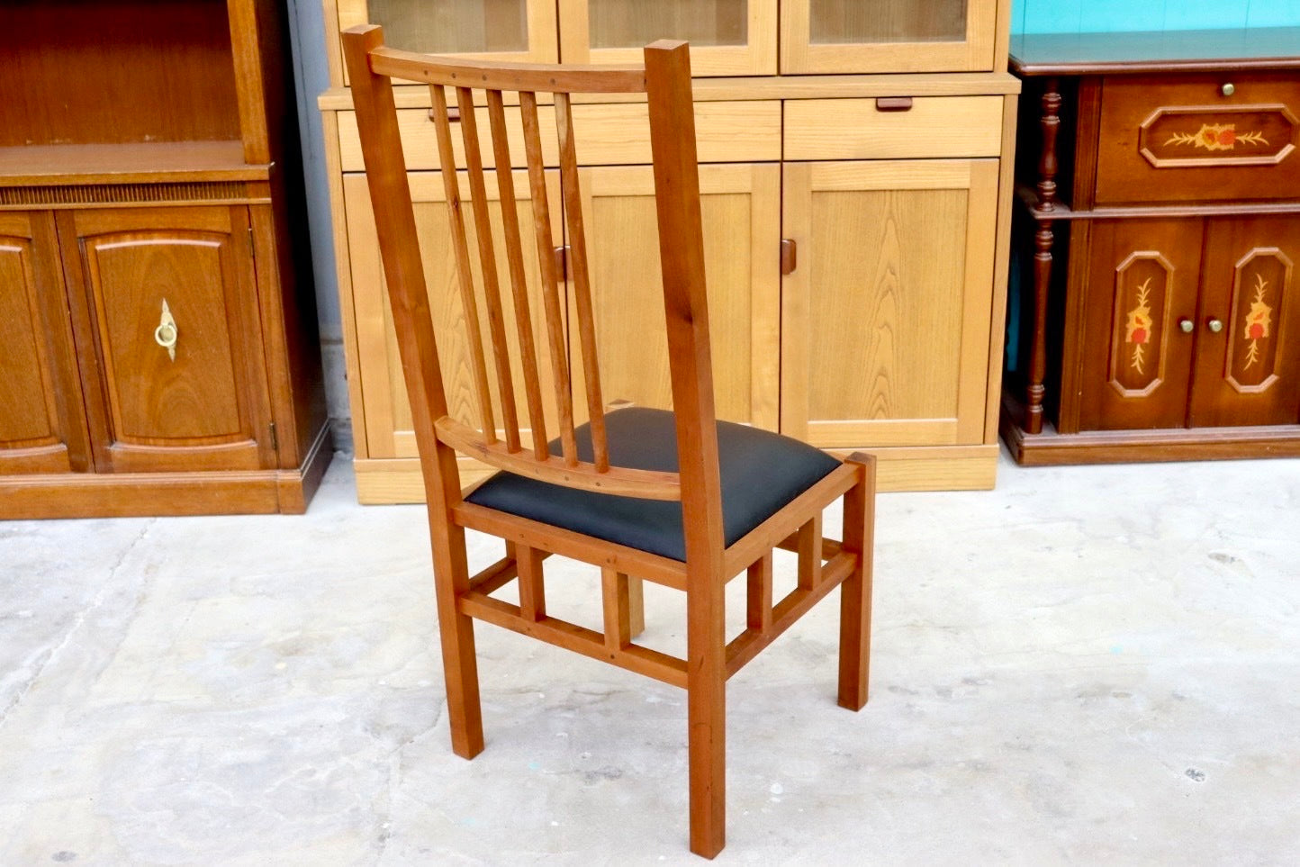 GMIK36B○JOHN KELLY / ジョン・ケリー J1スピンドルチェア ダイニングチェア 椅子 木製 ブラックチェリー材 本革 クラシック アンティーク