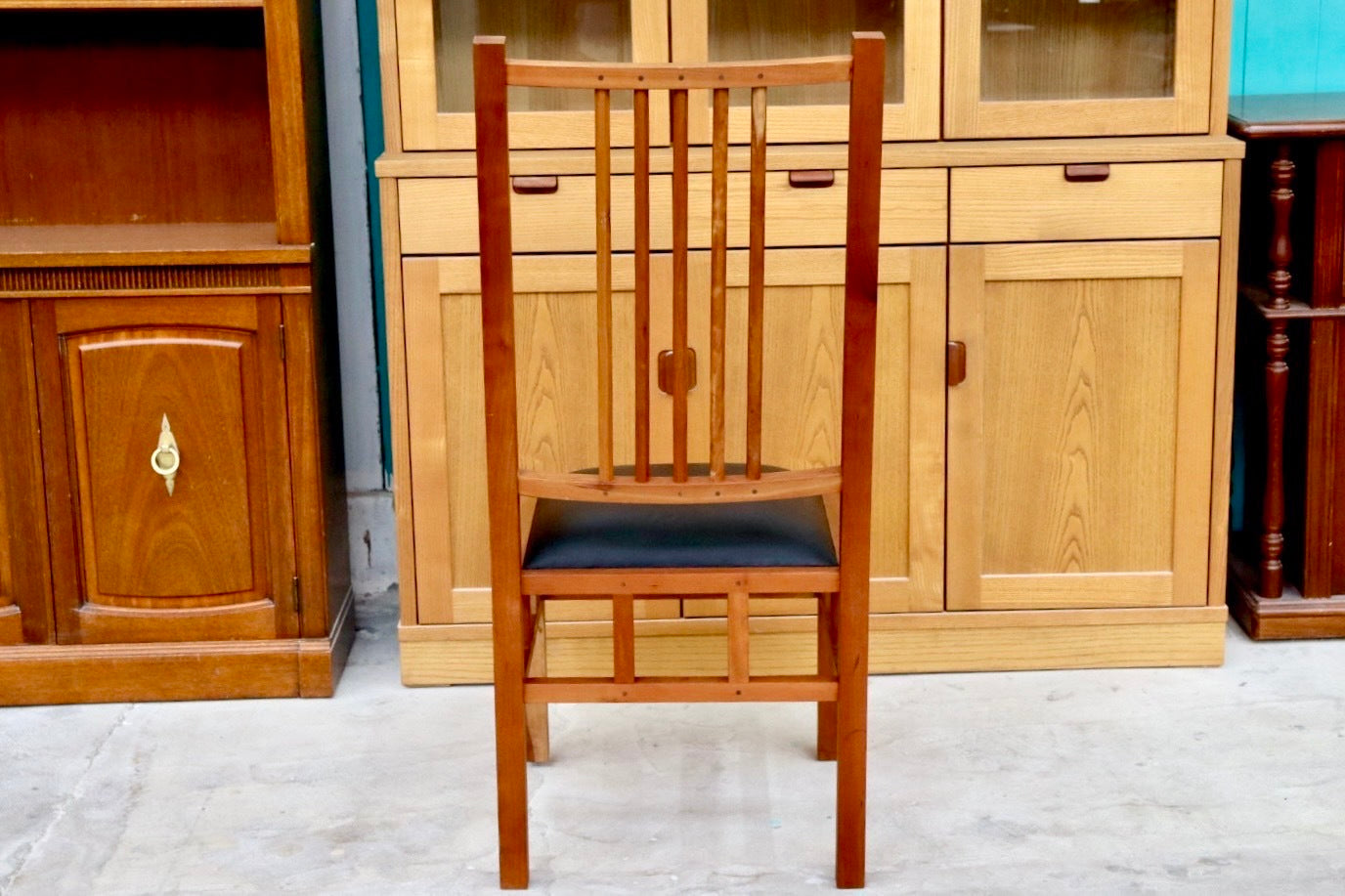 GMIK36B○JOHN KELLY / ジョン・ケリー J1スピンドルチェア ダイニングチェア 椅子 木製 ブラックチェリー材 本革 クラシック アンティーク