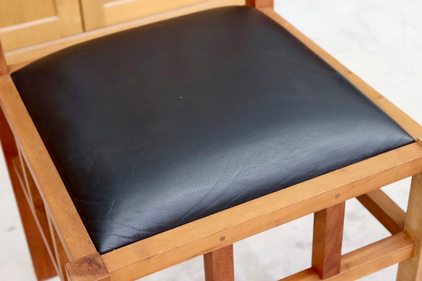 GMIK36B○JOHN KELLY / ジョン・ケリー J1スピンドルチェア ダイニングチェア 椅子 木製 ブラックチェリー材 本革 クラシック アンティーク