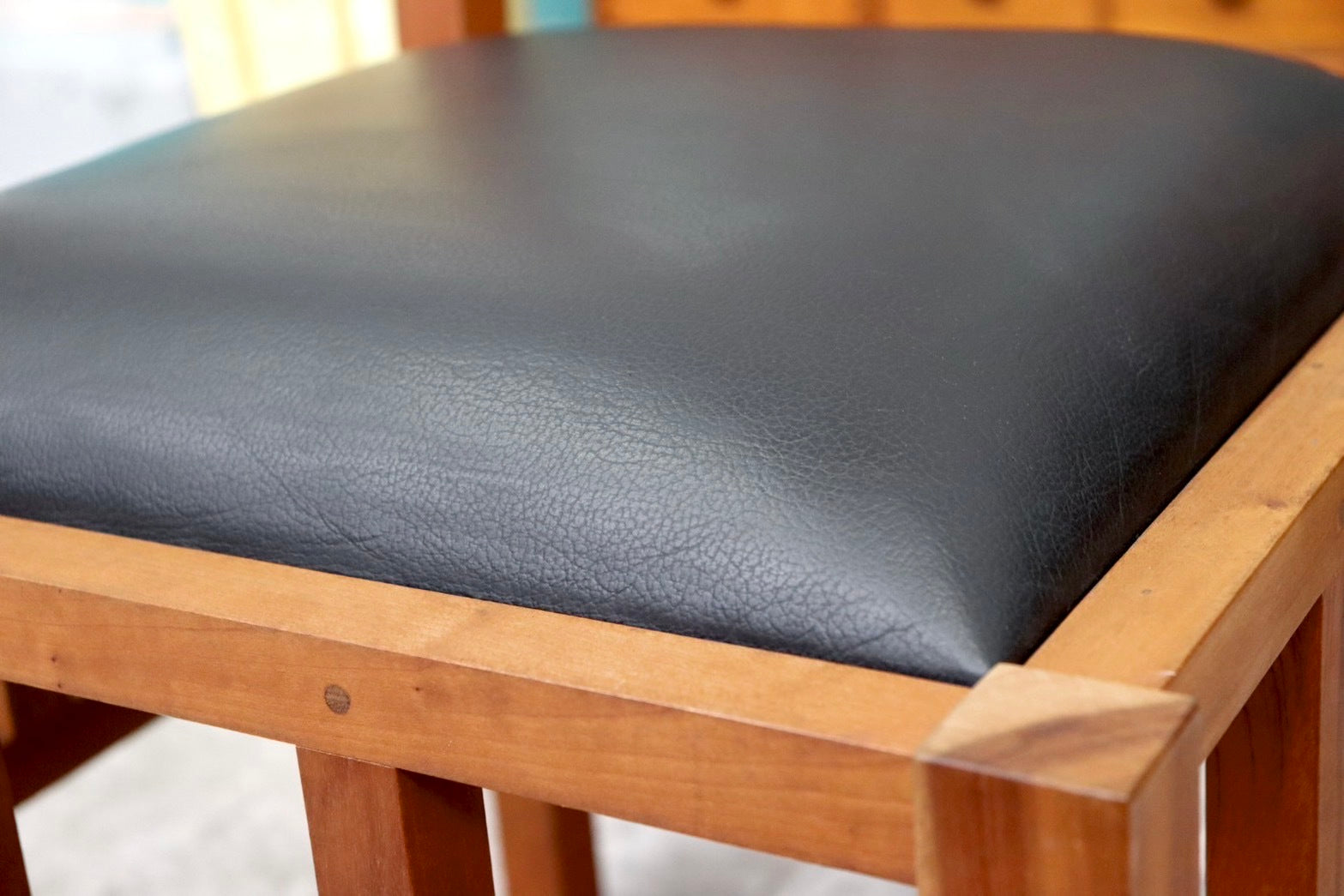 GMIK36B○JOHN KELLY / ジョン・ケリー J1スピンドルチェア ダイニングチェア 椅子 木製 ブラックチェリー材 本革 クラシック アンティーク