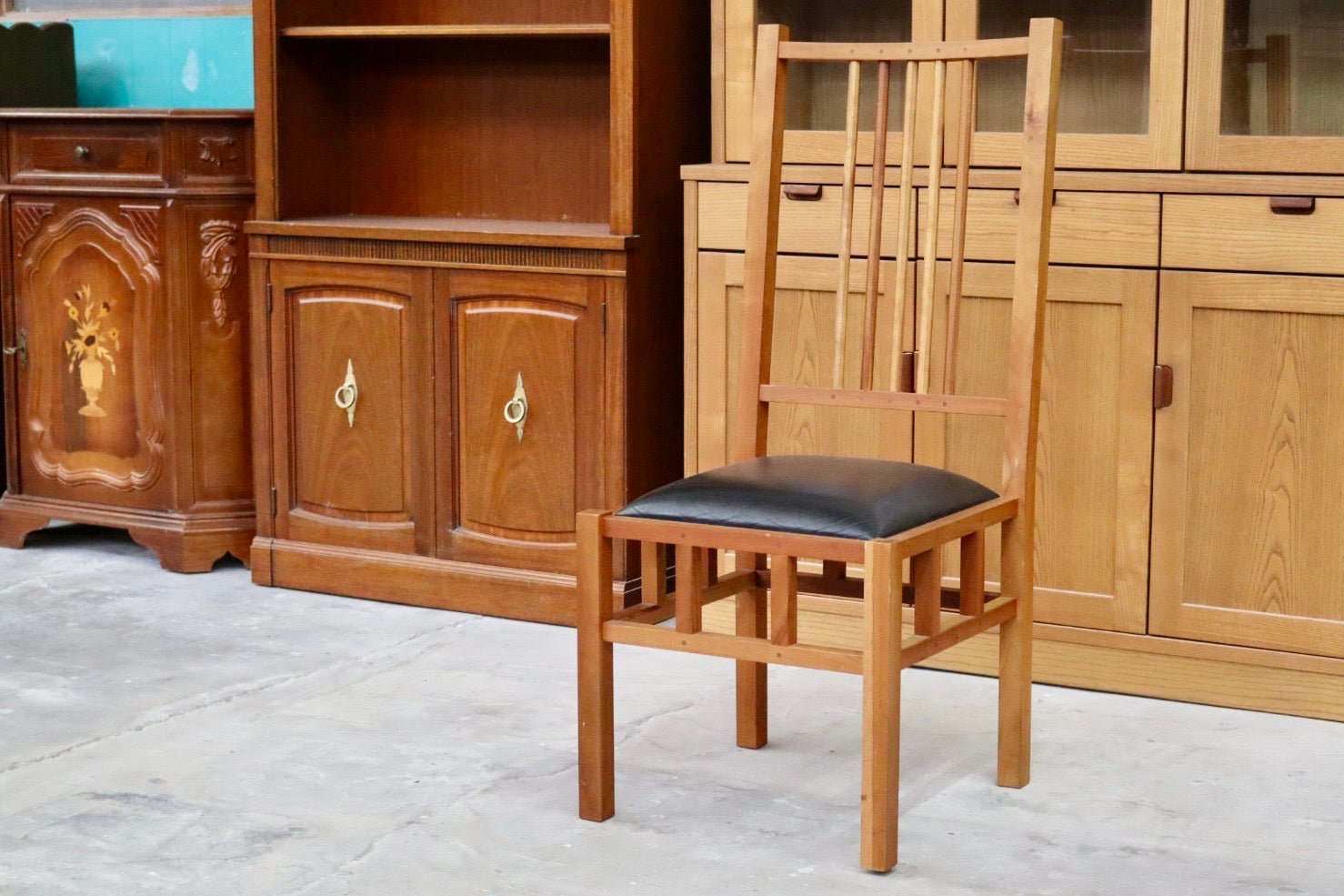 GMIK36C○JOHN KELLY / ジョン・ケリー J1スピンドルチェア ダイニングチェア 椅子 木製 ブラックチェリー材 本革 クラシック アンティーク