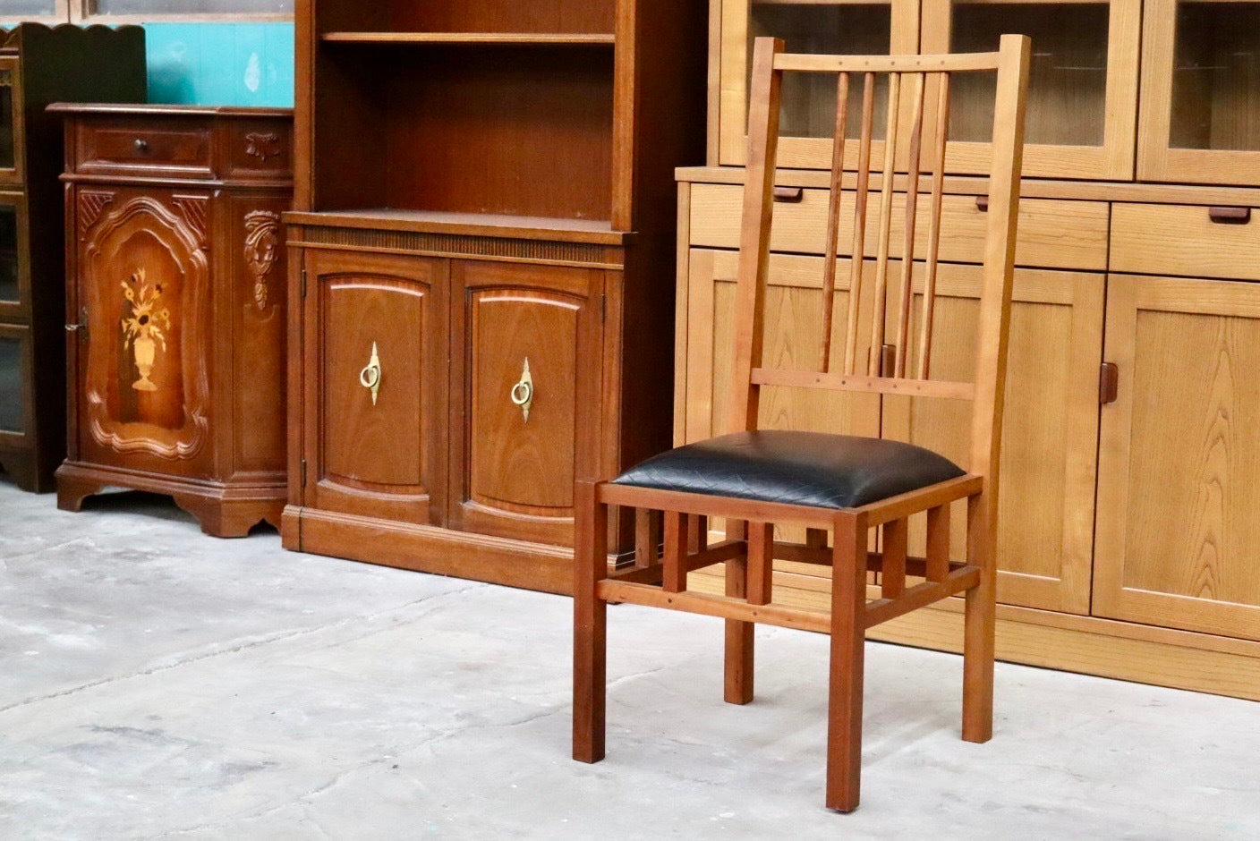 GMIK36E○JOHN KELLY / ジョン・ケリー J1スピンドルチェア ダイニングチェア 椅子 木製 ブラックチェリー材 本革 クラシック アンティーク