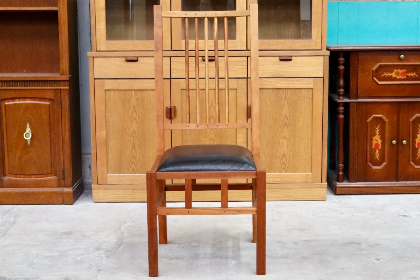 GMIK36E○JOHN KELLY / ジョン・ケリー J1スピンドルチェア ダイニングチェア 椅子 木製 ブラックチェリー材 本革 クラシック アンティーク