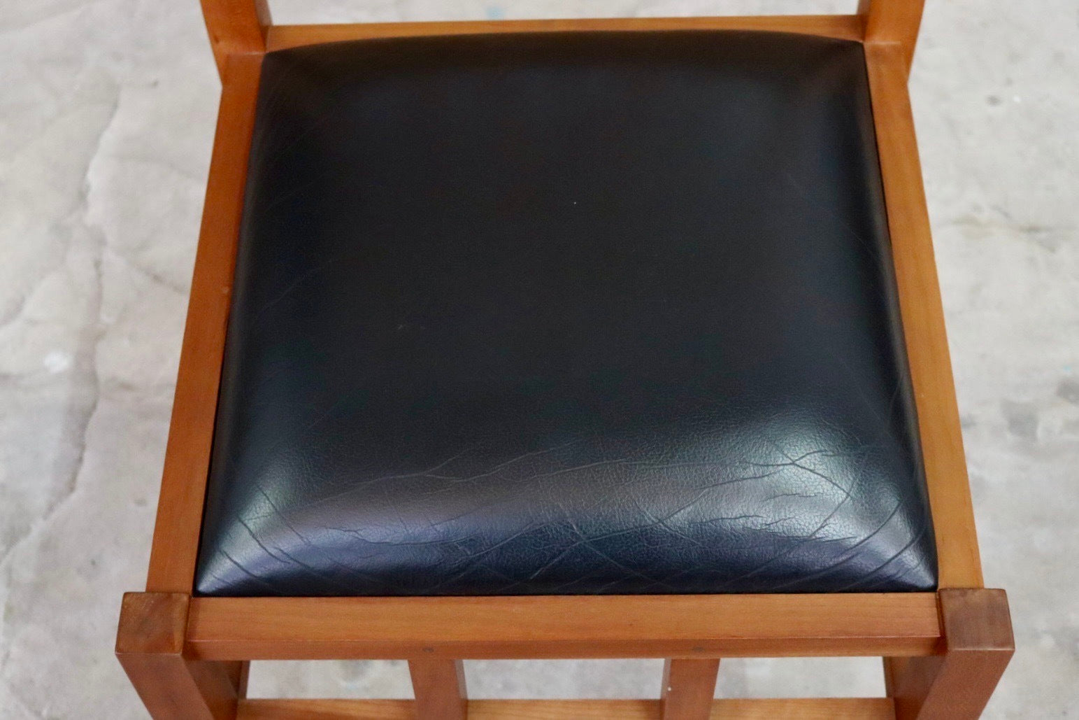 GMIK36E○JOHN KELLY / ジョン・ケリー J1スピンドルチェア ダイニングチェア 椅子 木製 ブラックチェリー材 本革 クラシック アンティーク