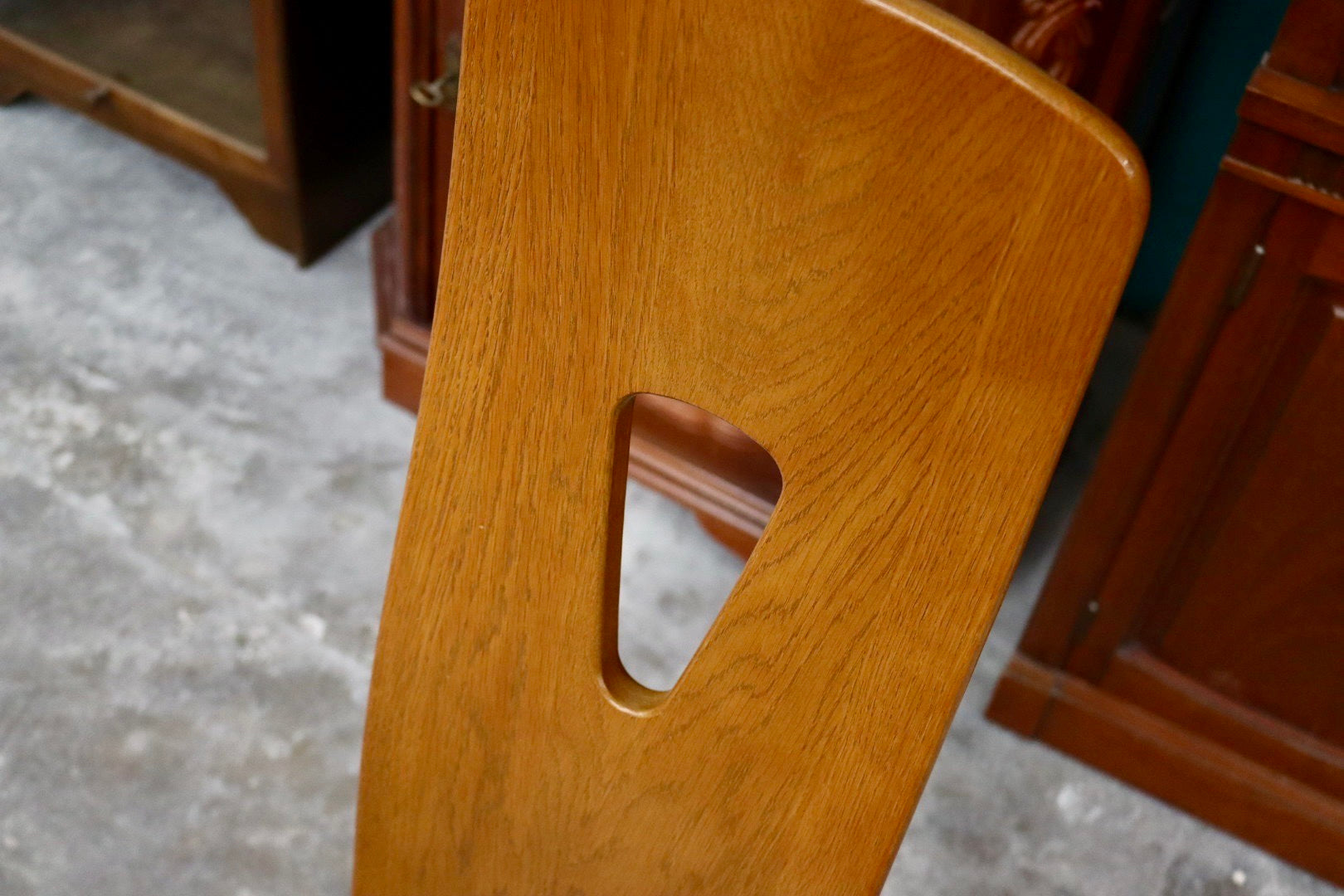 GMIH24B○浜本工芸 / HAMAMOTO ダイニングチェア 椅子 ハイバックチェア アームレスチェア 合皮 楢無垢 国産家具