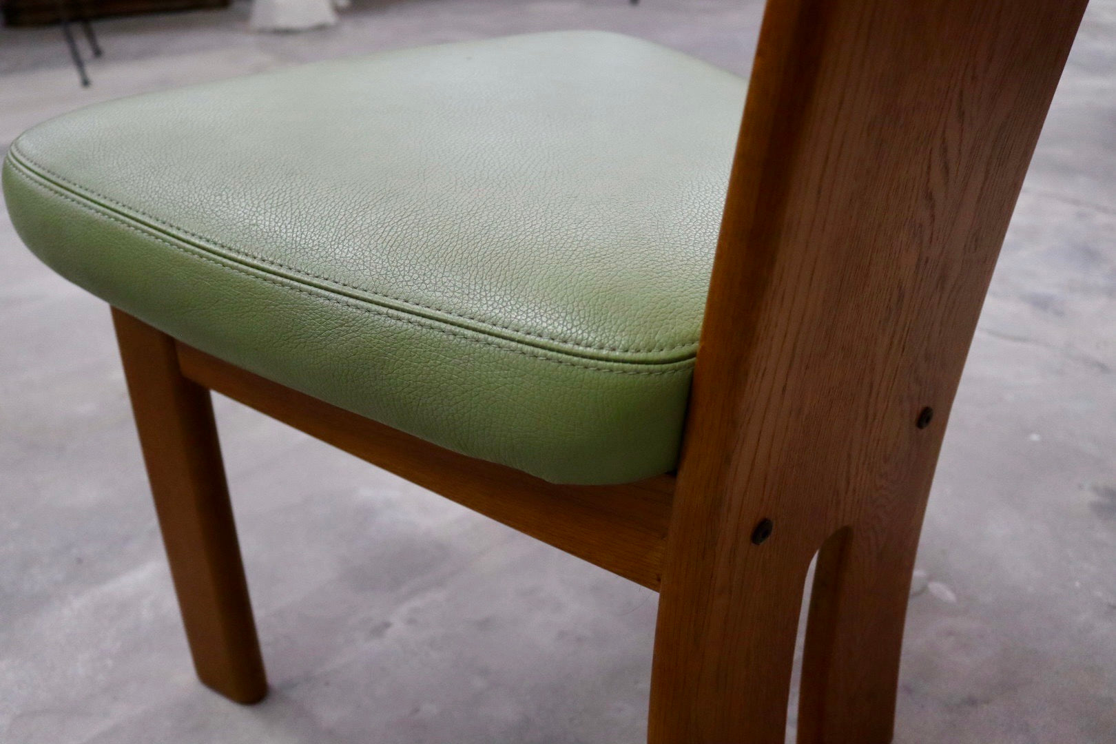 GMIH24C○浜本工芸 / HAMAMOTO ダイニングチェア 椅子 ハイバックチェア アームレスチェア 合皮 楢無垢 国産家具