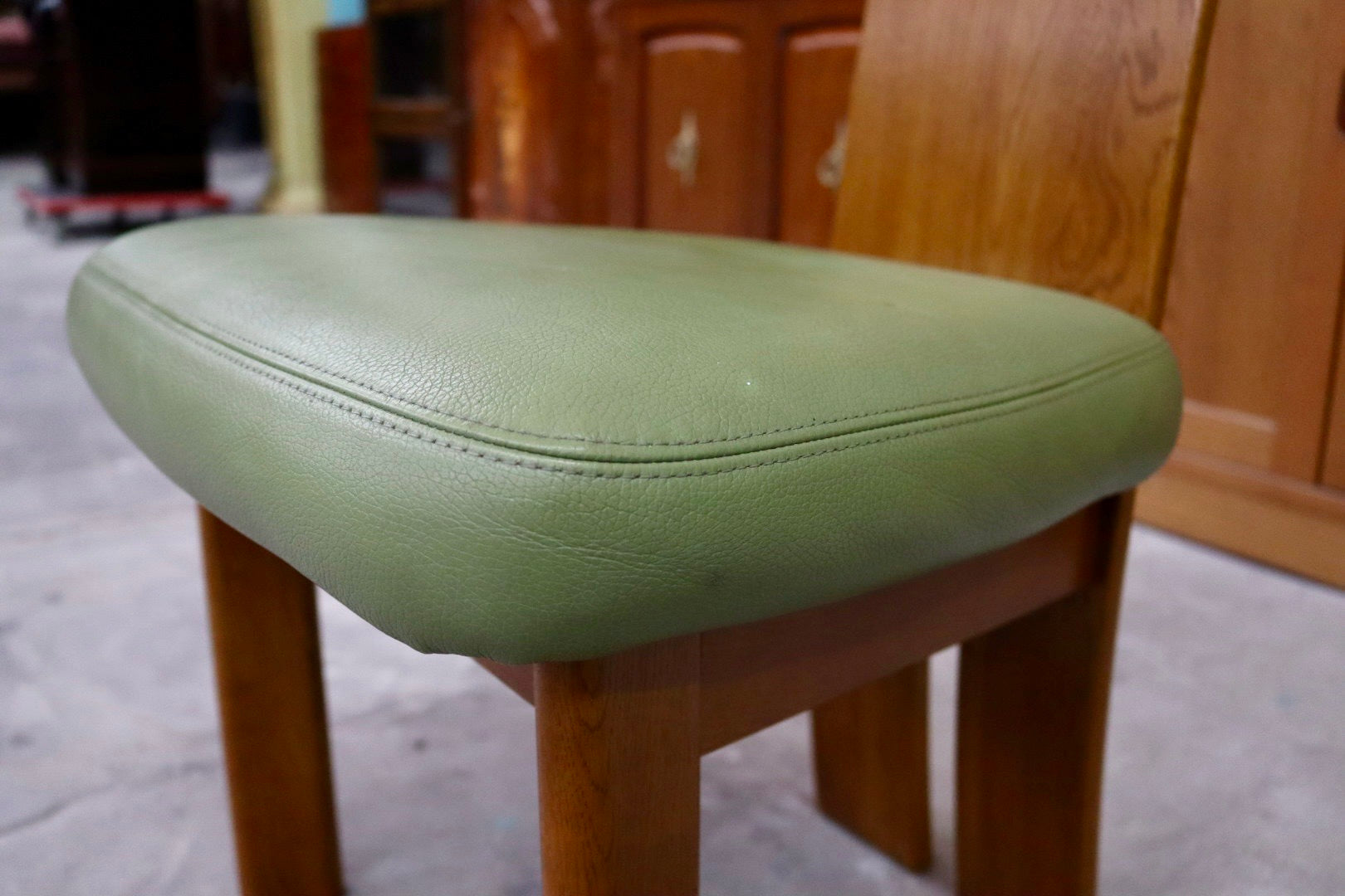 GMIH24D○浜本工芸 / HAMAMOTO ダイニングチェア 椅子 ハイバックチェア アームレスチェア 合皮 楢無垢 国産家具