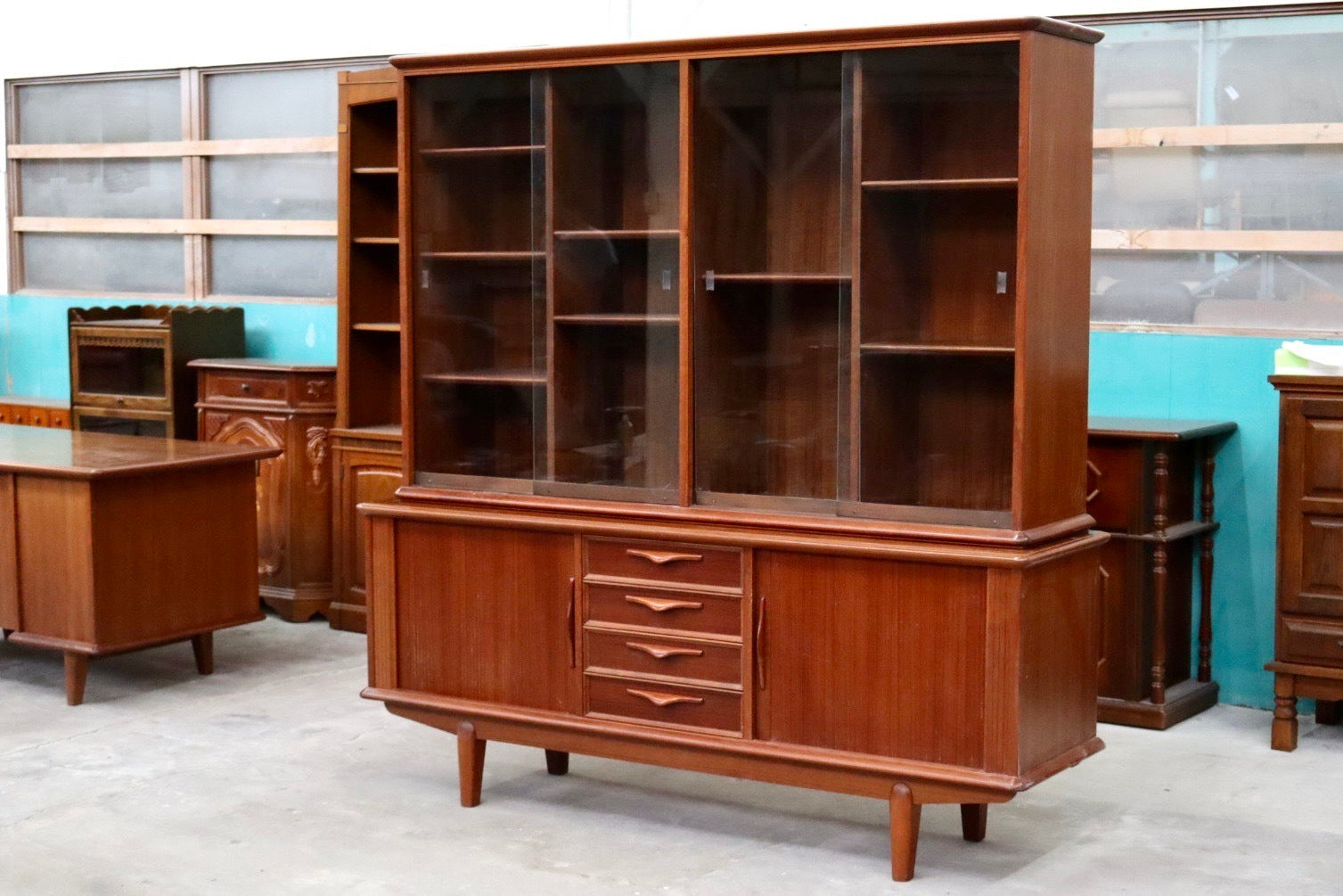 GMIK27○北欧スタイル家具 食器棚 水屋棚 飾り棚 カップボード ダイニングボード 本棚 キャビネット 蛇腹扉 チーク材 国産 ヴィンテージ