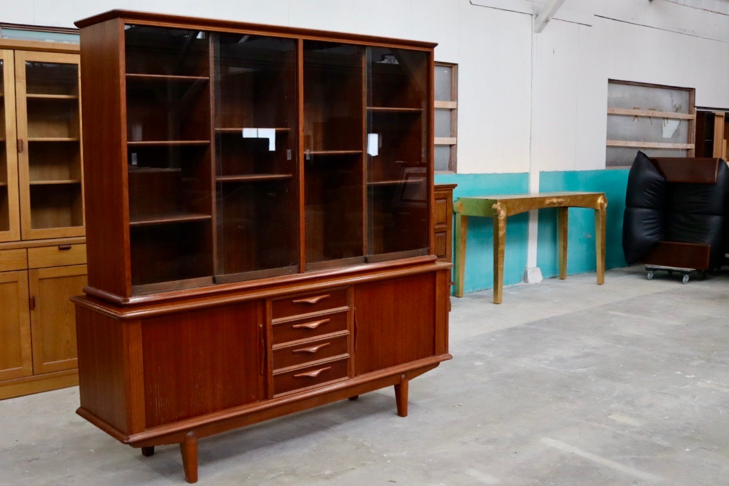 GMIK27○北欧スタイル家具 食器棚 水屋棚 飾り棚 カップボード ダイニングボード 本棚 キャビネット 蛇腹扉 チーク材 国産 ヴィンテージ