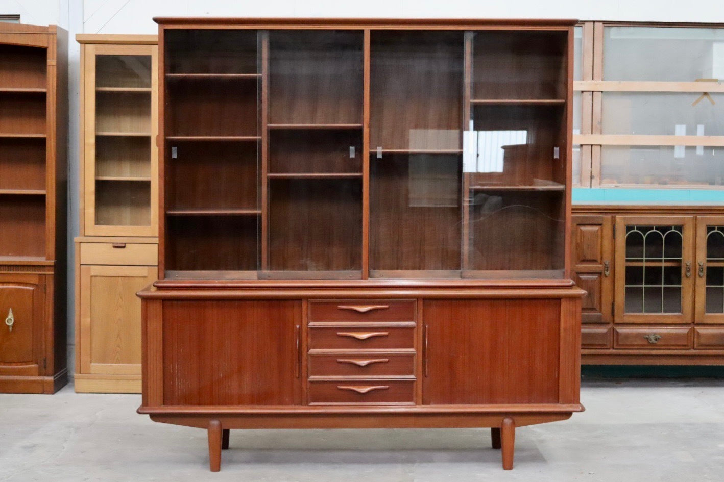 GMIK27○北欧スタイル家具 食器棚 水屋棚 飾り棚 カップボード ダイニングボード 本棚 キャビネット 蛇腹扉 チーク材 国産 ヴィンテージ